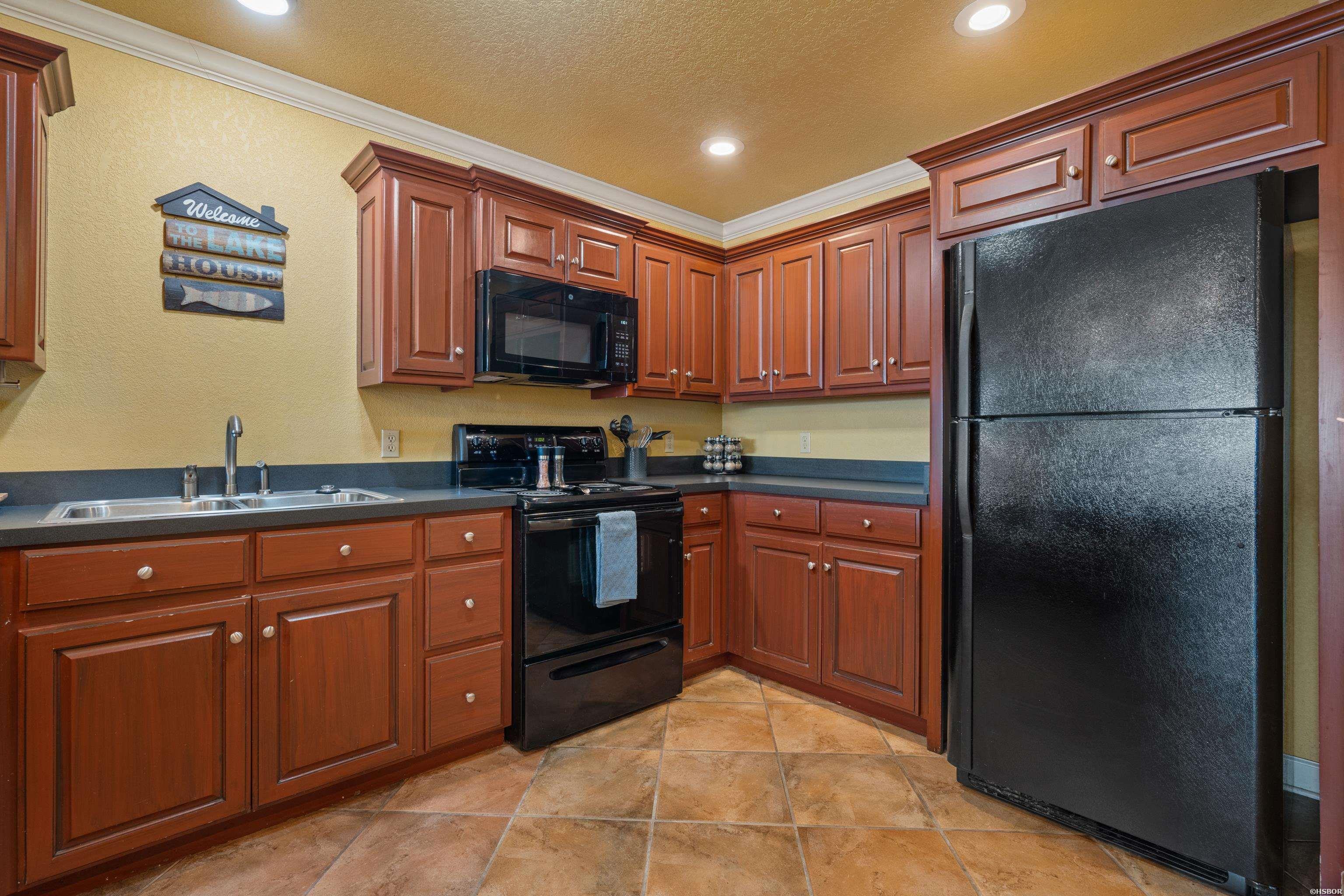 151 Peters Point Property Photo 7