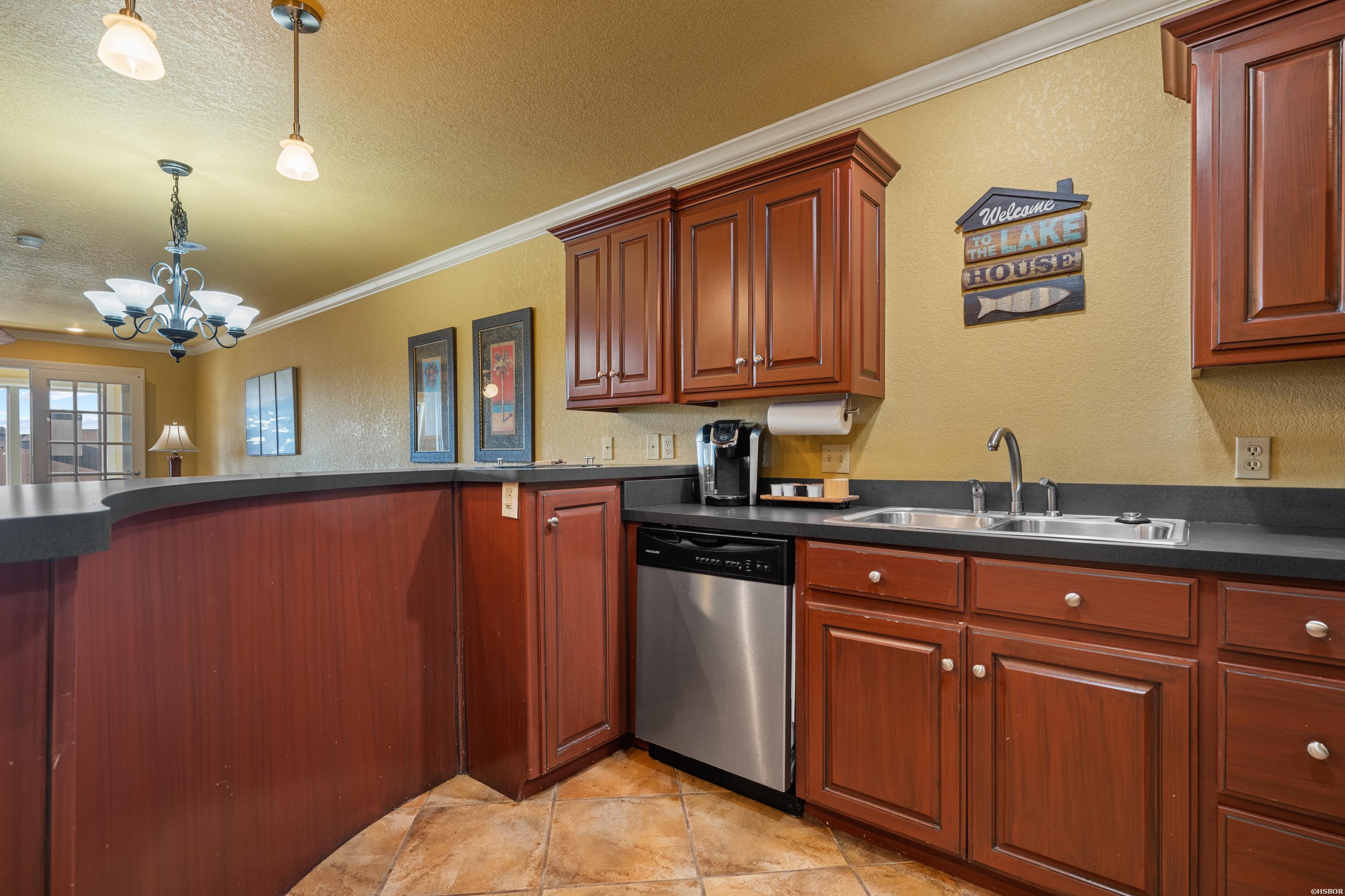 151 Peters Point Property Photo 9