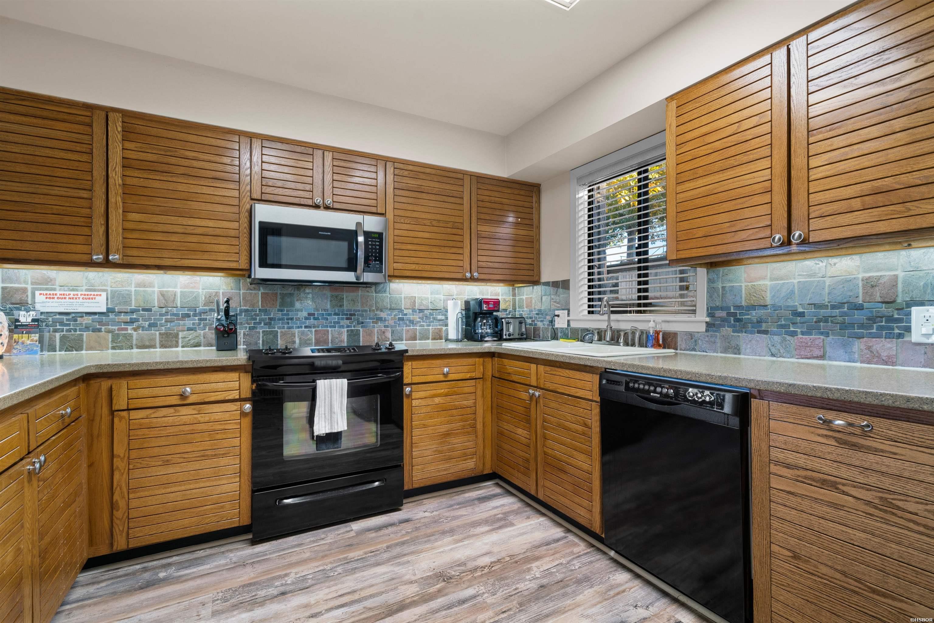 200 Hamilton Oaks Property Photo 6