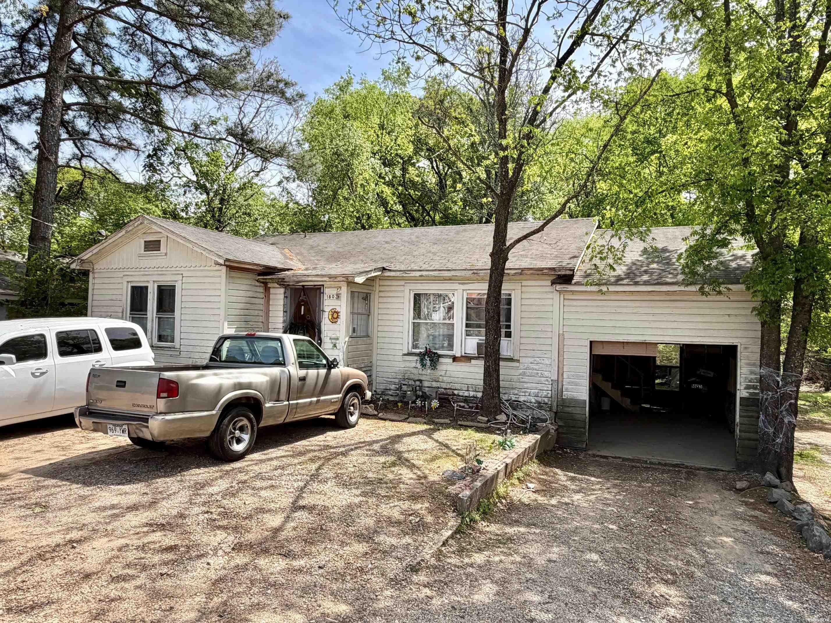 1803 W St Louis Property Photo 1