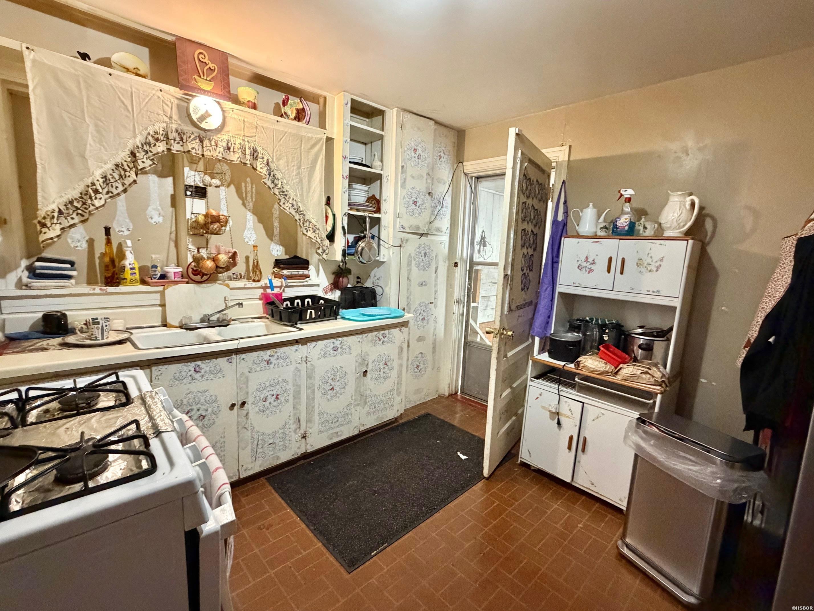 1803 W St Louis Property Photo 4