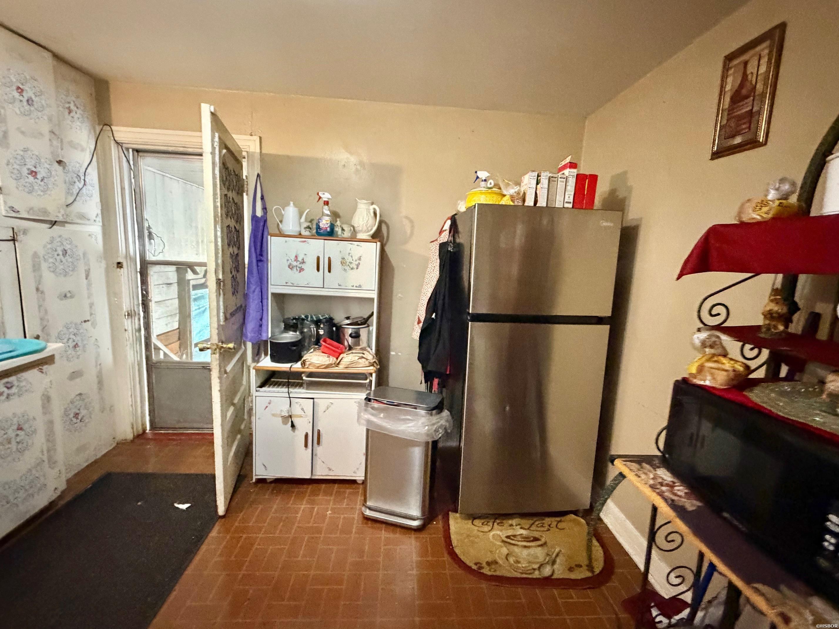 1803 W St Louis Property Photo 5