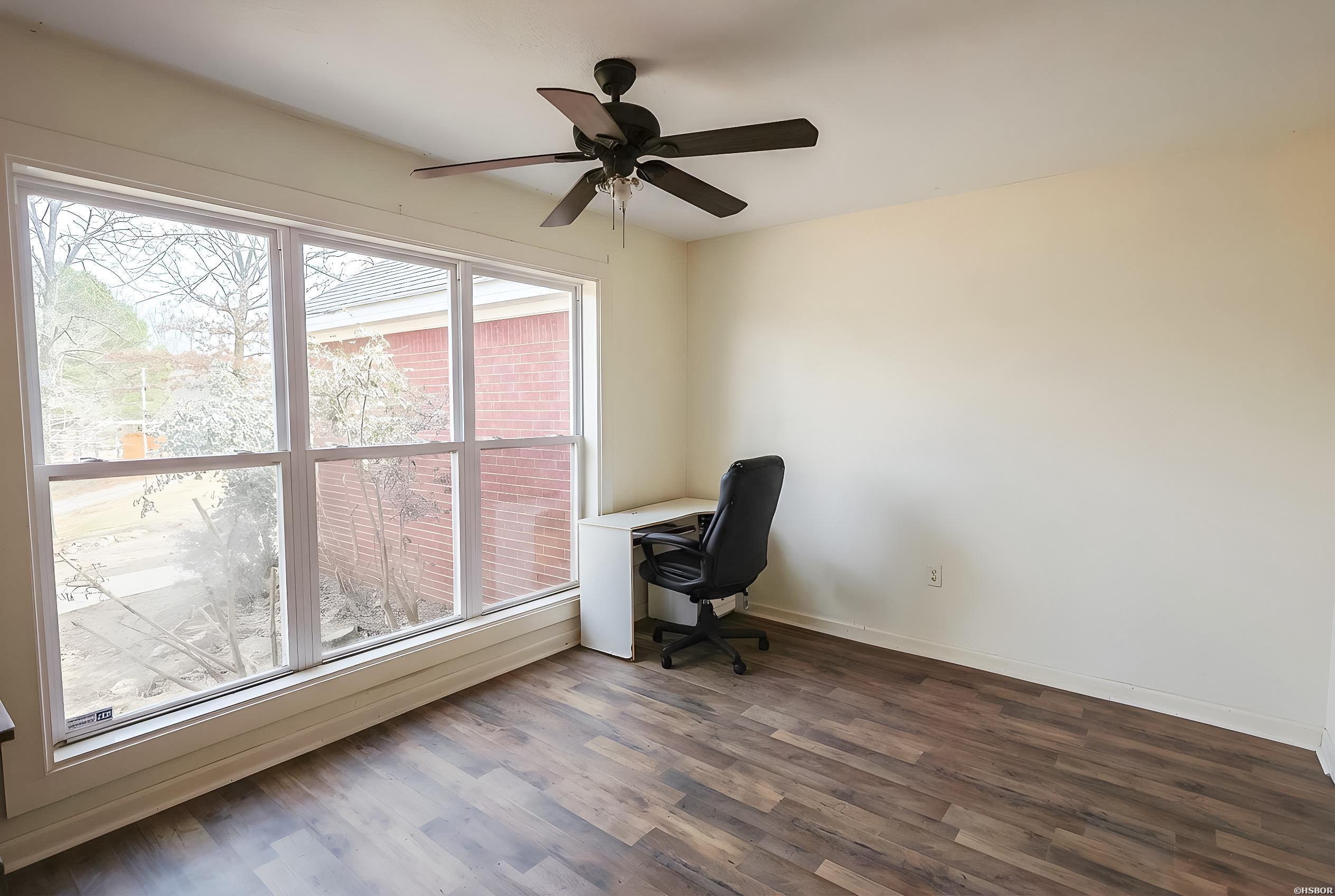 21 Burke Road Property Photo 22
