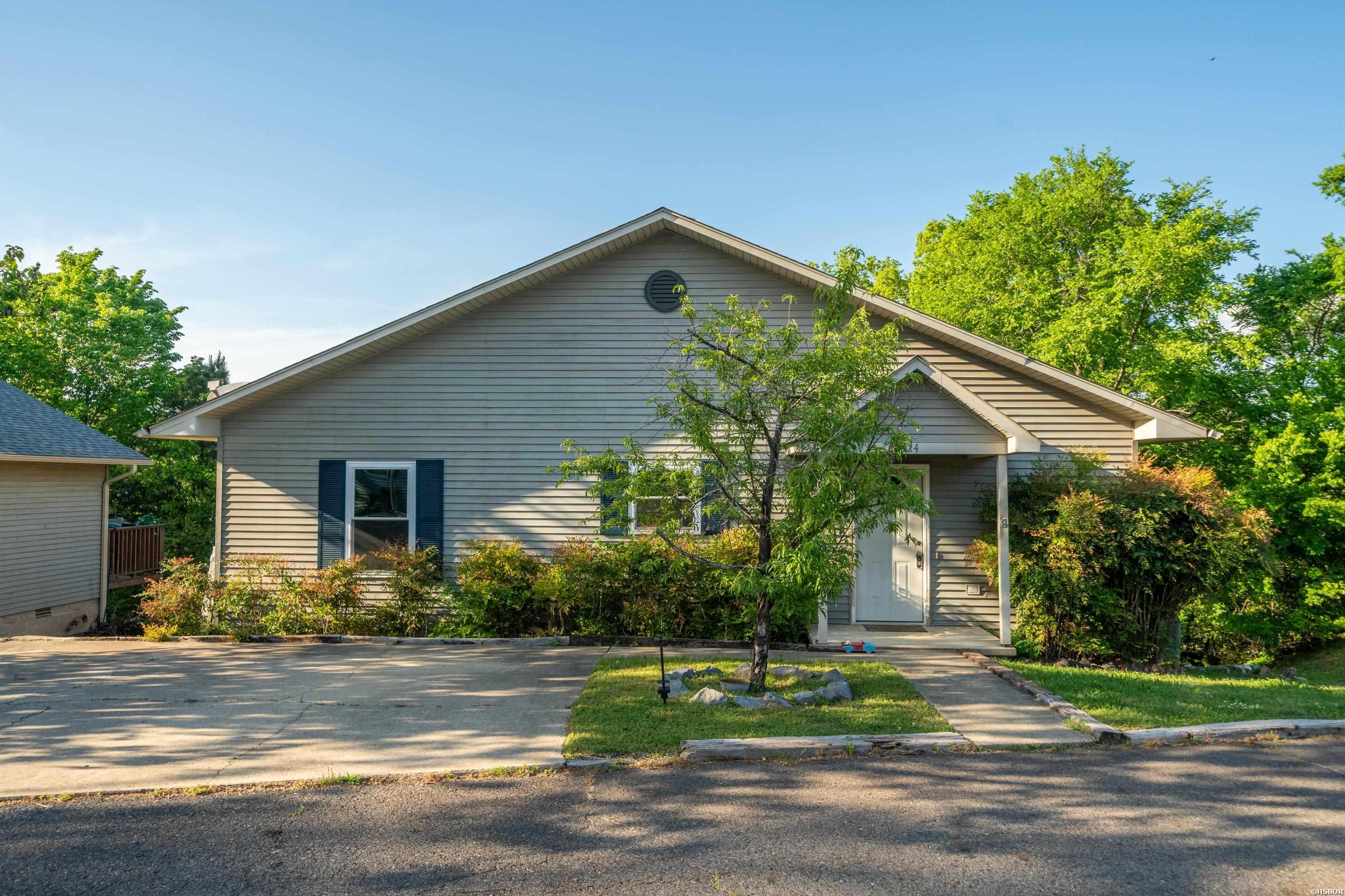 124 Lees Landing Property Photo 1