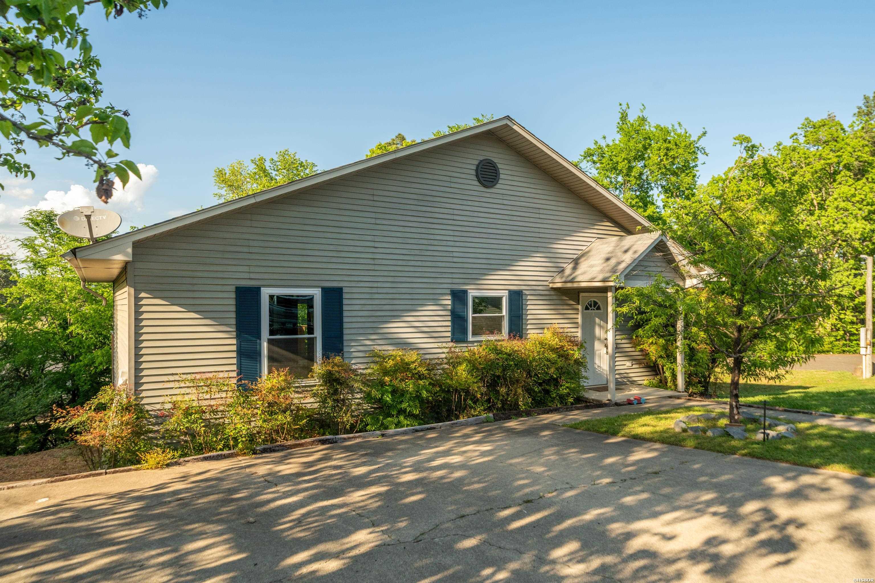 124 Lees Landing Property Photo 2