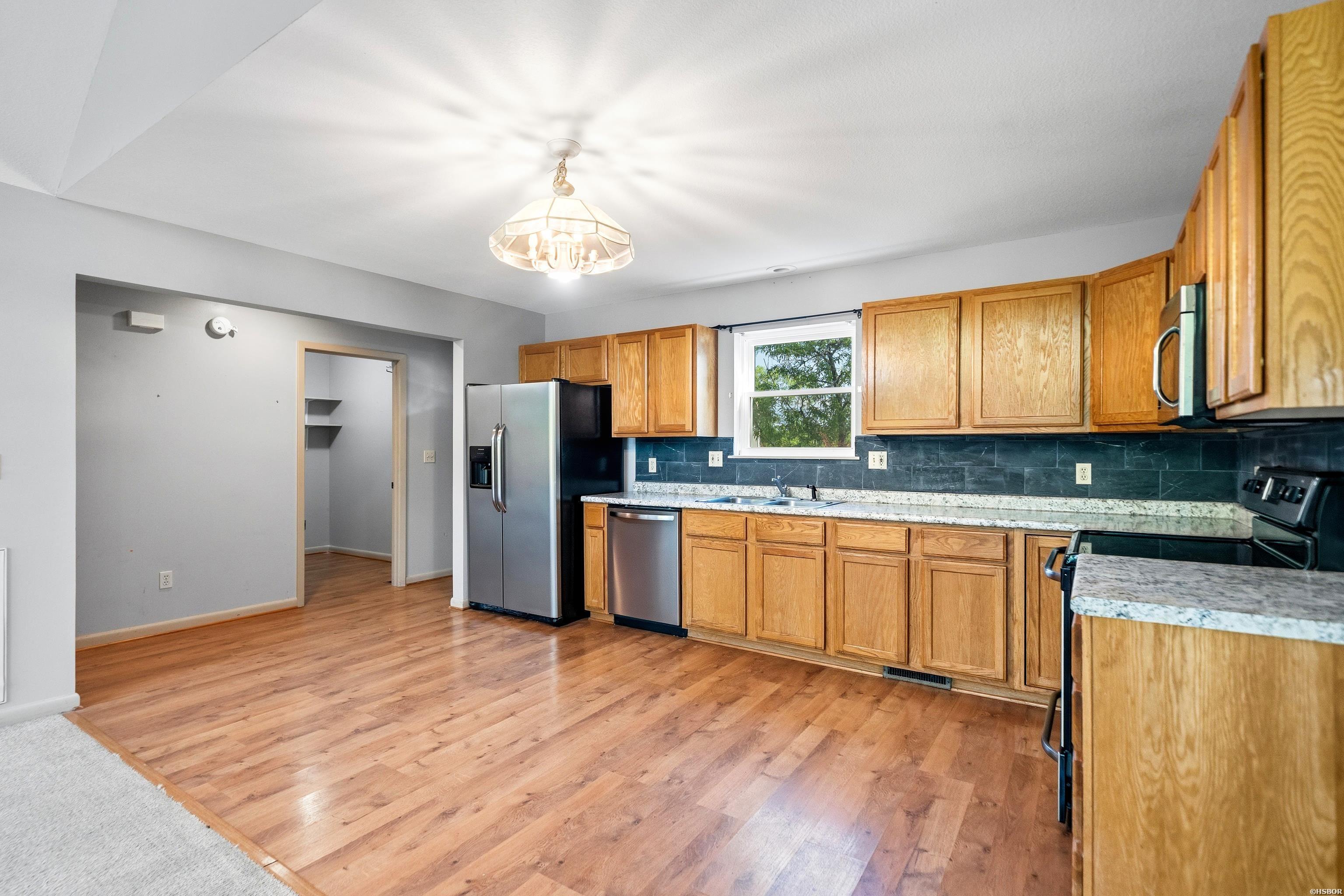 124 Lees Landing Property Photo 11