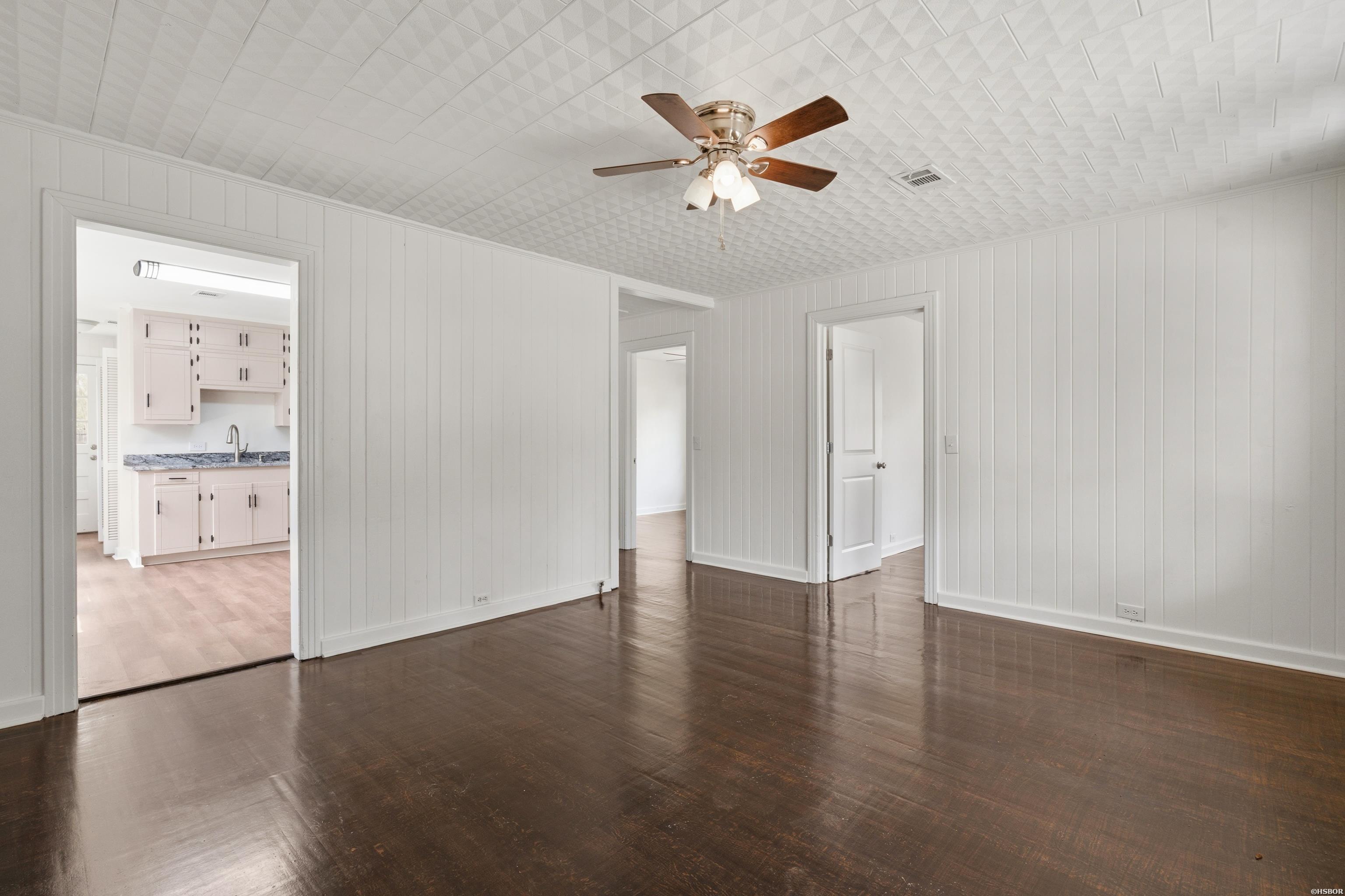 718 Baker Street Property Photo 2