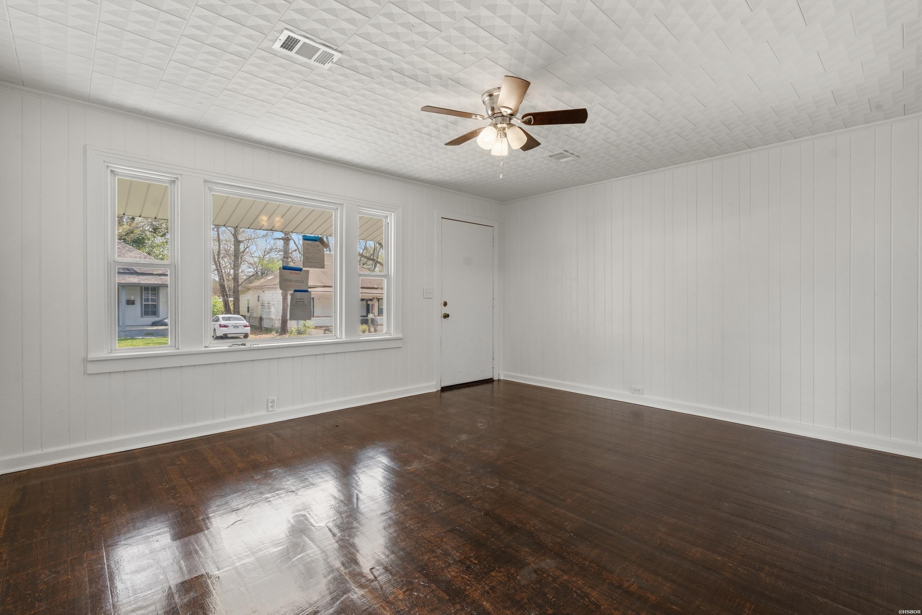 718 Baker Street Property Photo 3