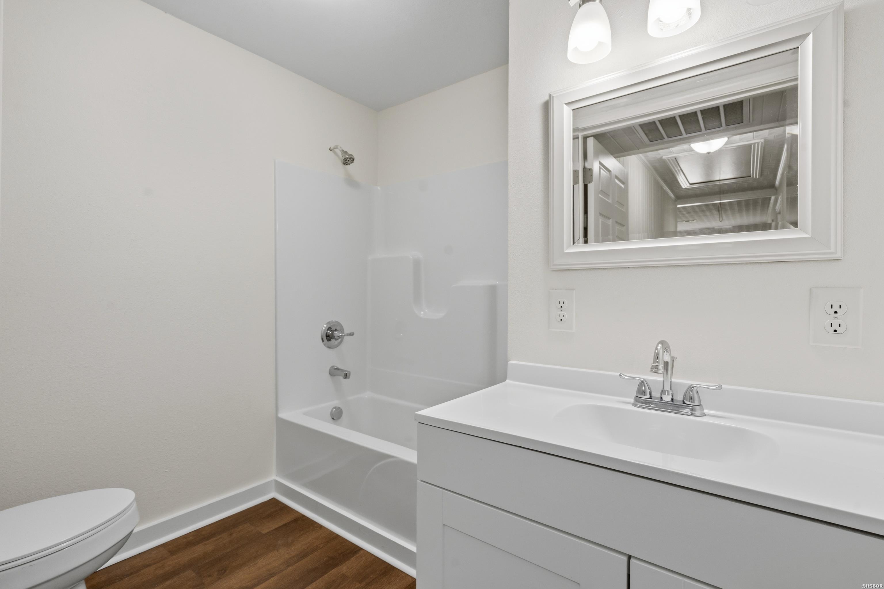 718 Baker Street Property Photo 17
