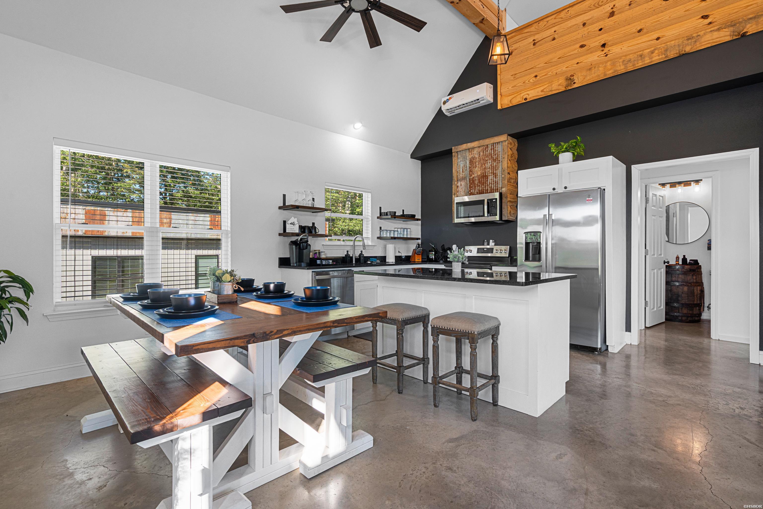 2777 Hwy 290 Property Photo 5
