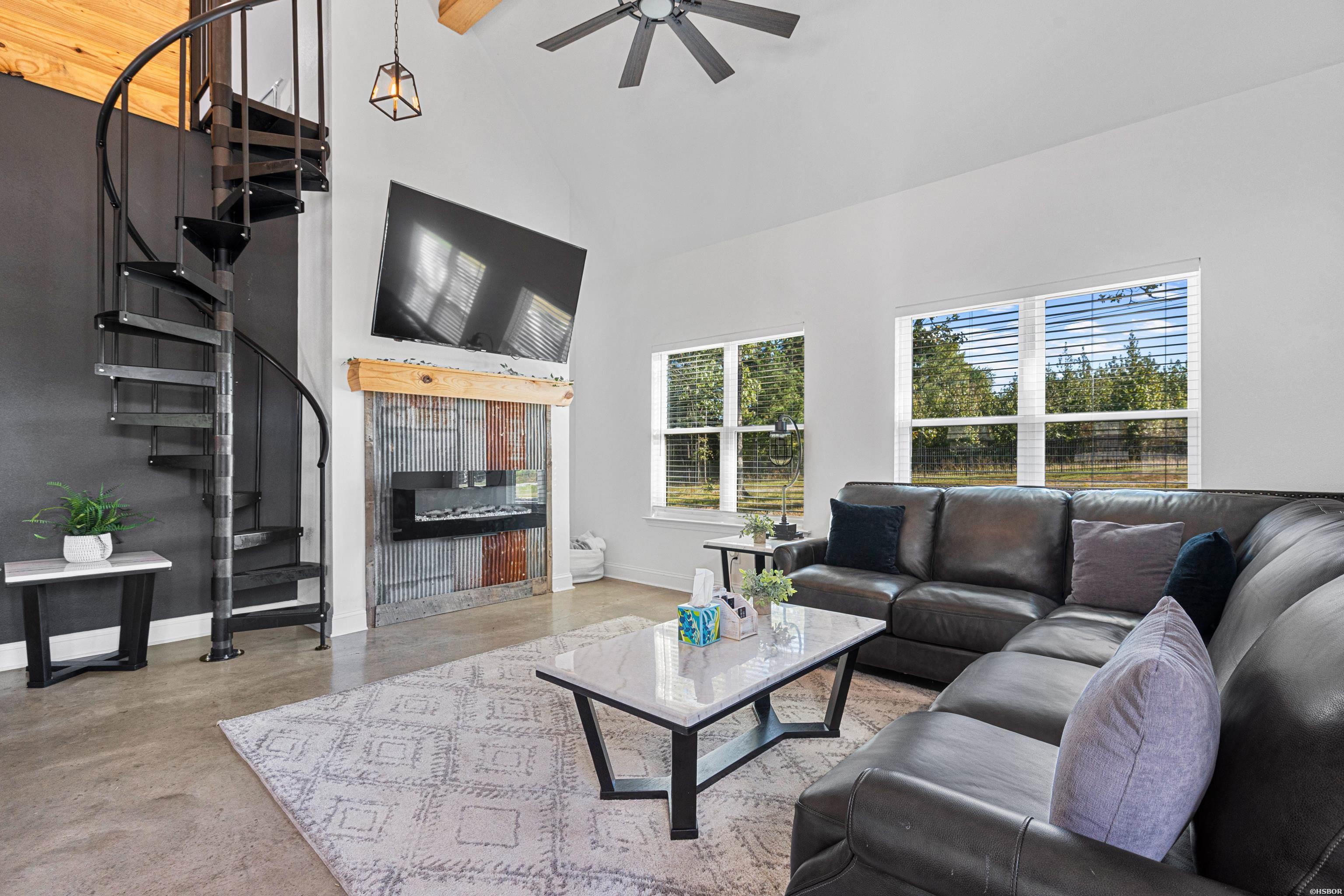 2777 Hwy 290 Property Photo 6