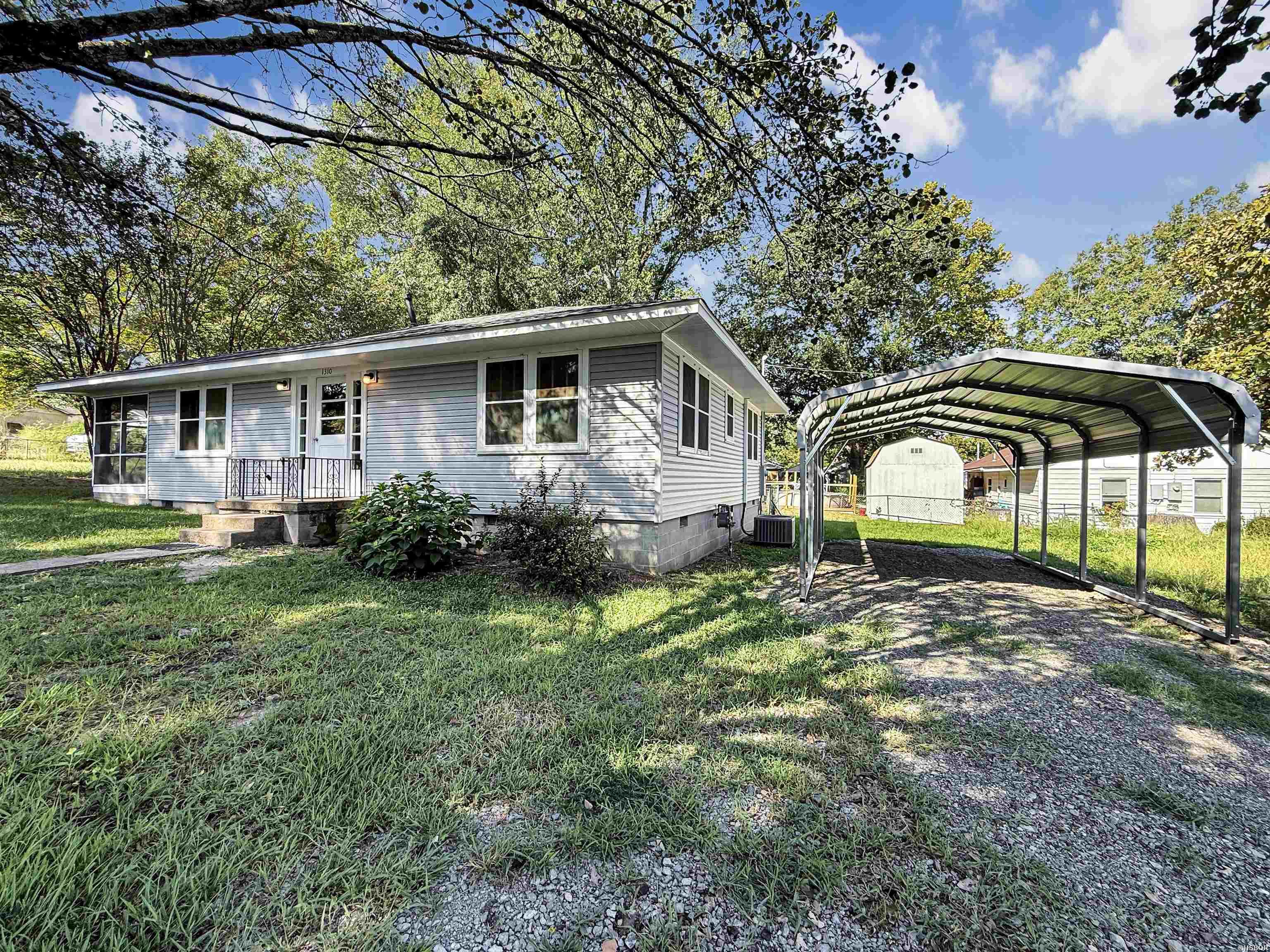 1310 Roosevelt Street Property Photo 2