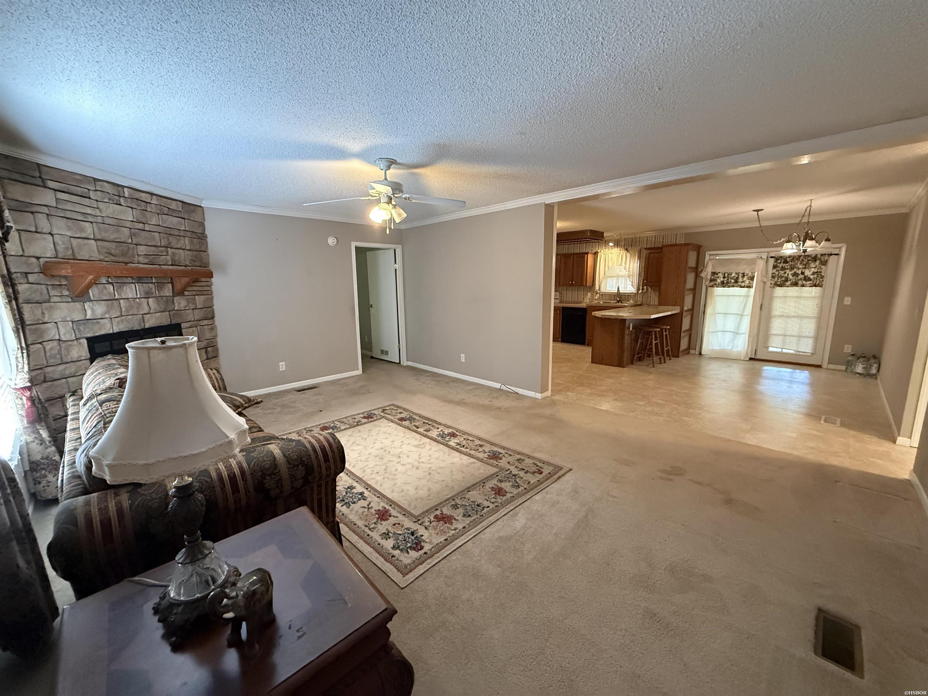 101 E Miracle Place Property Photo 6