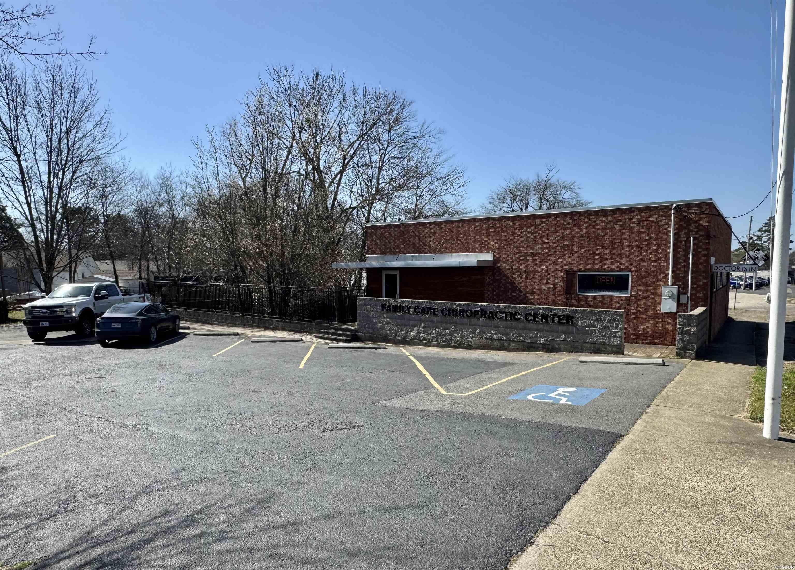 711 Albert Pike Road Property Photo 11