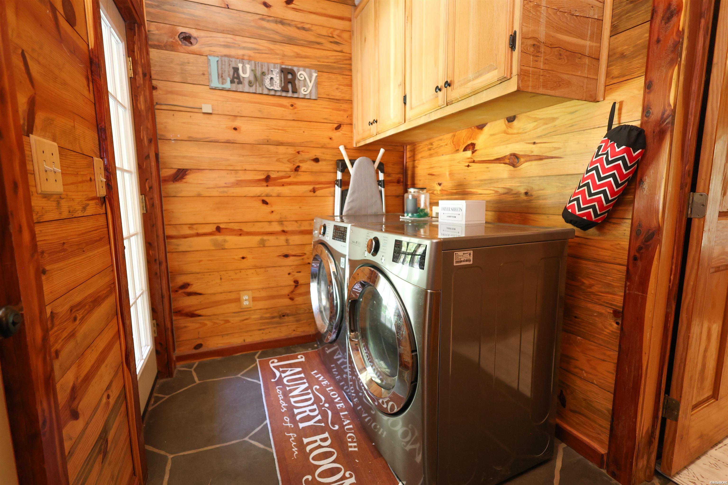 646 School Street Property Photo 12