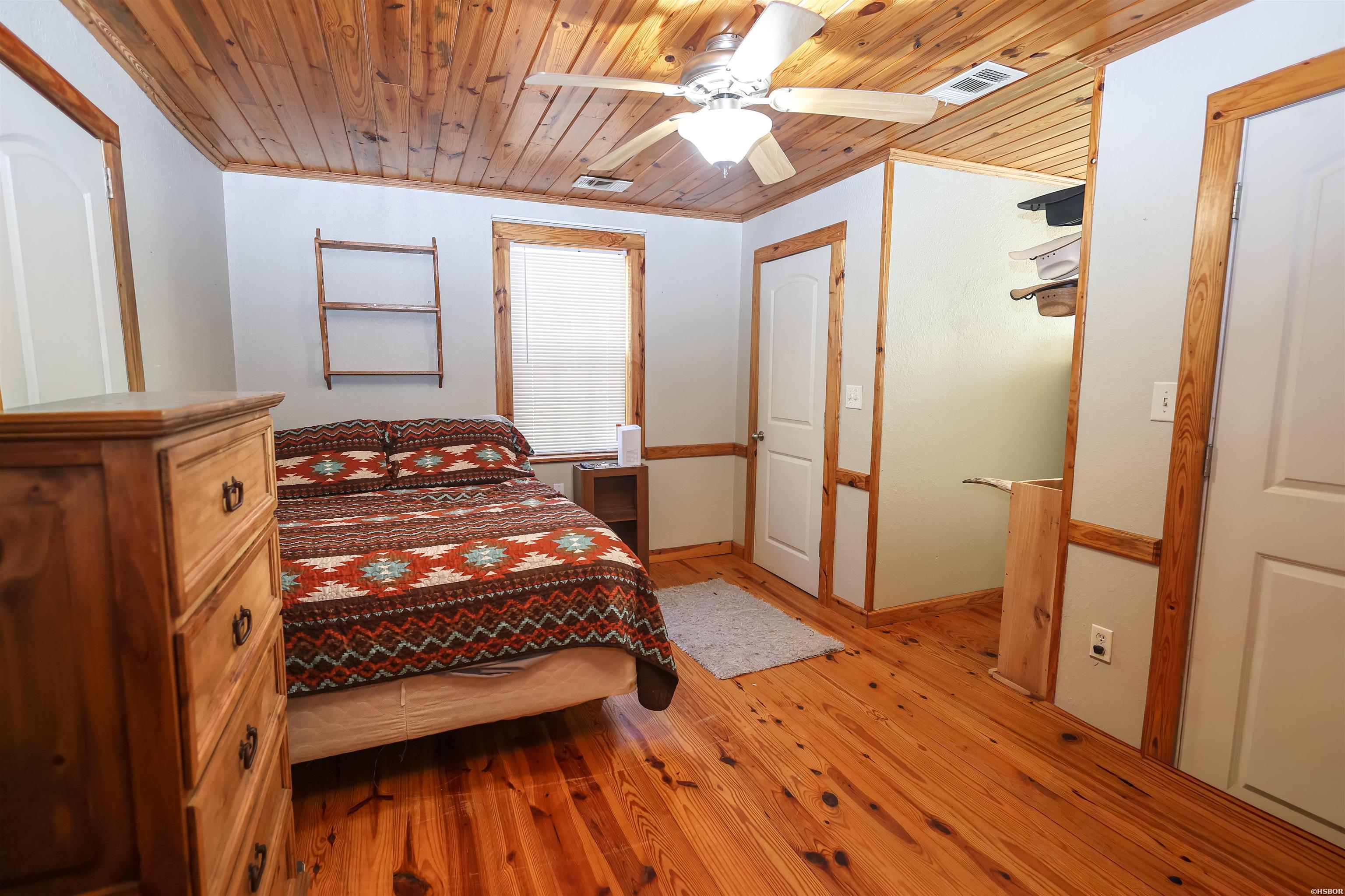 646 School Street Property Photo 13