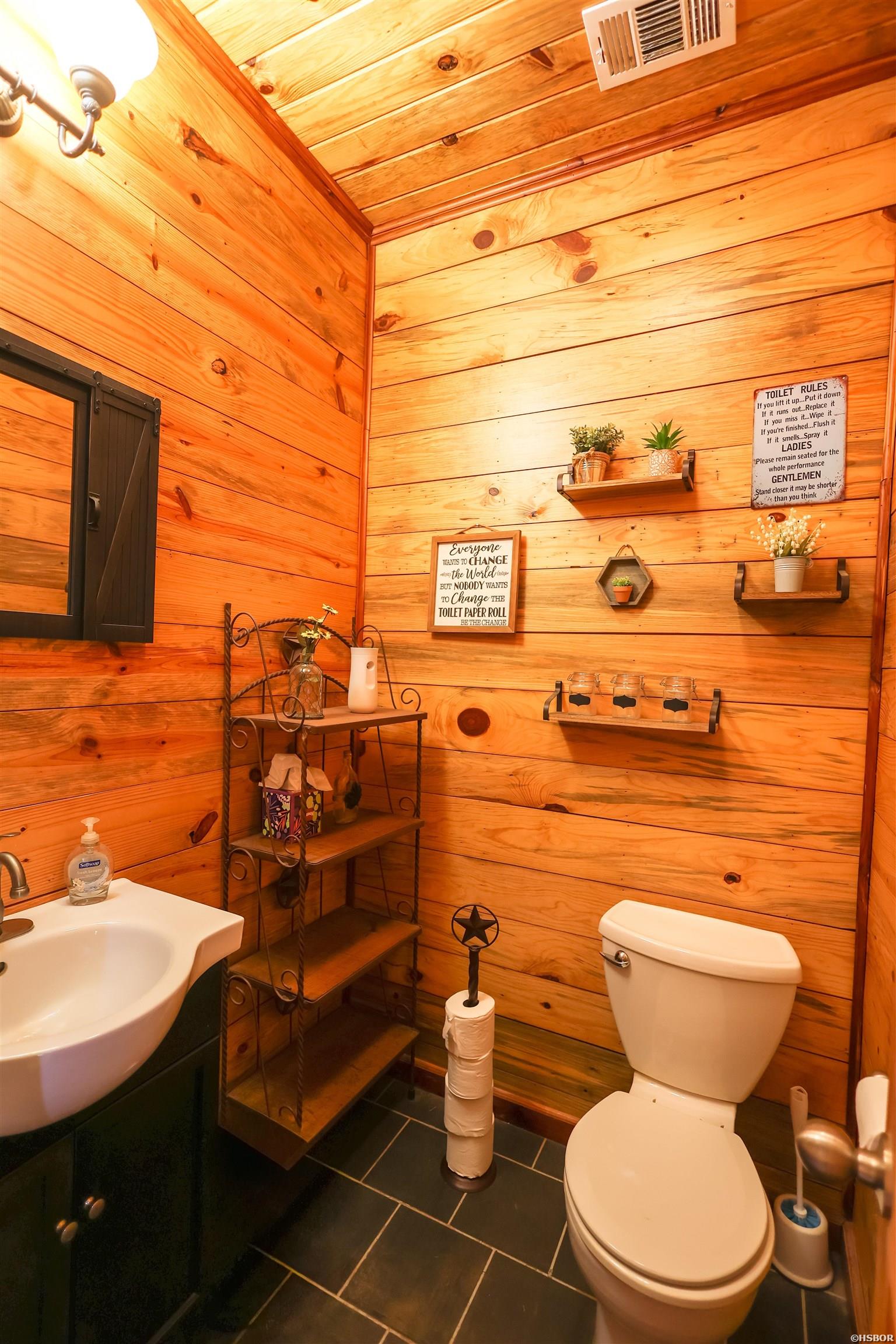 646 School Street Property Photo 14