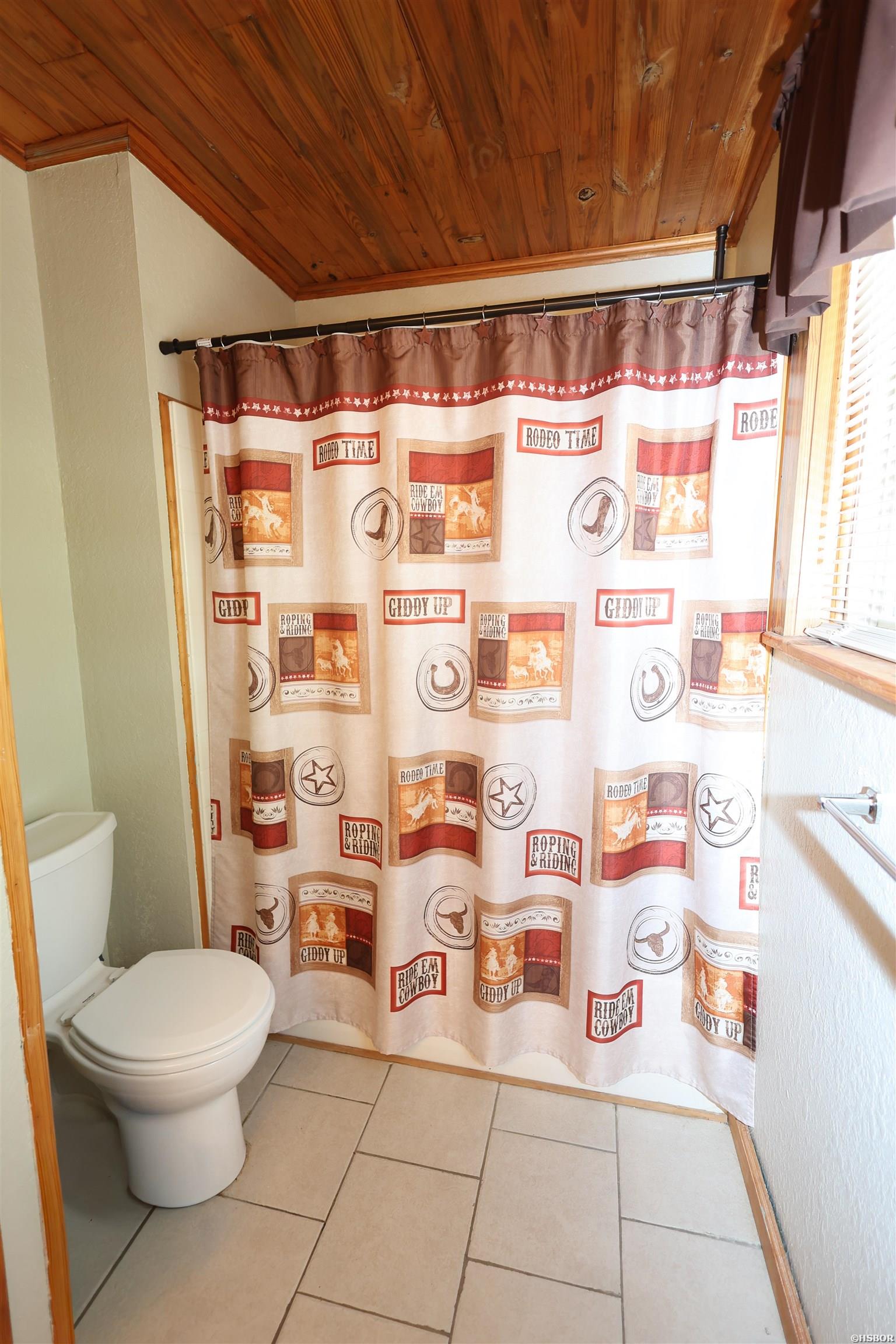 646 School Street Property Photo 15