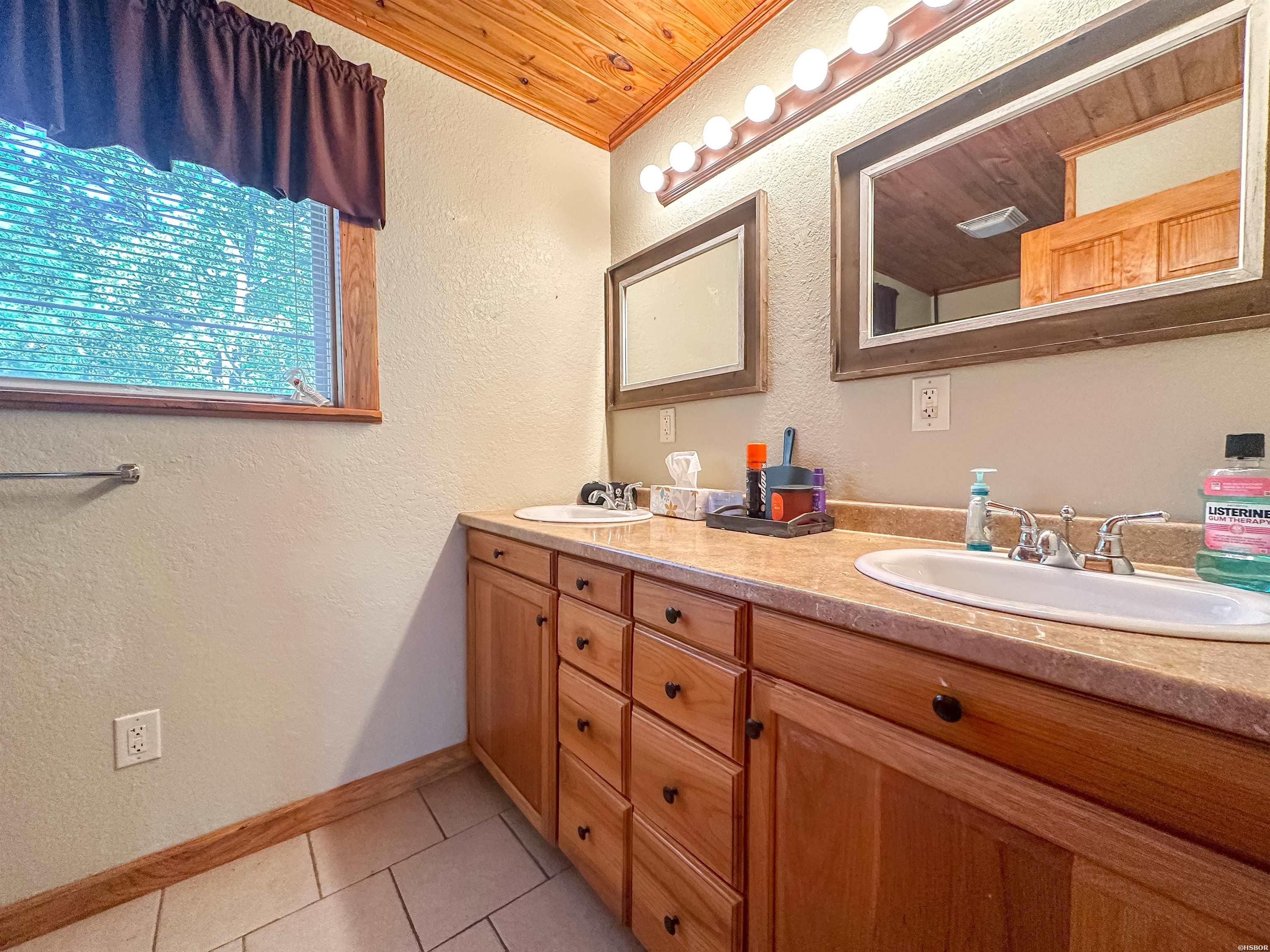 646 School Street Property Photo 16