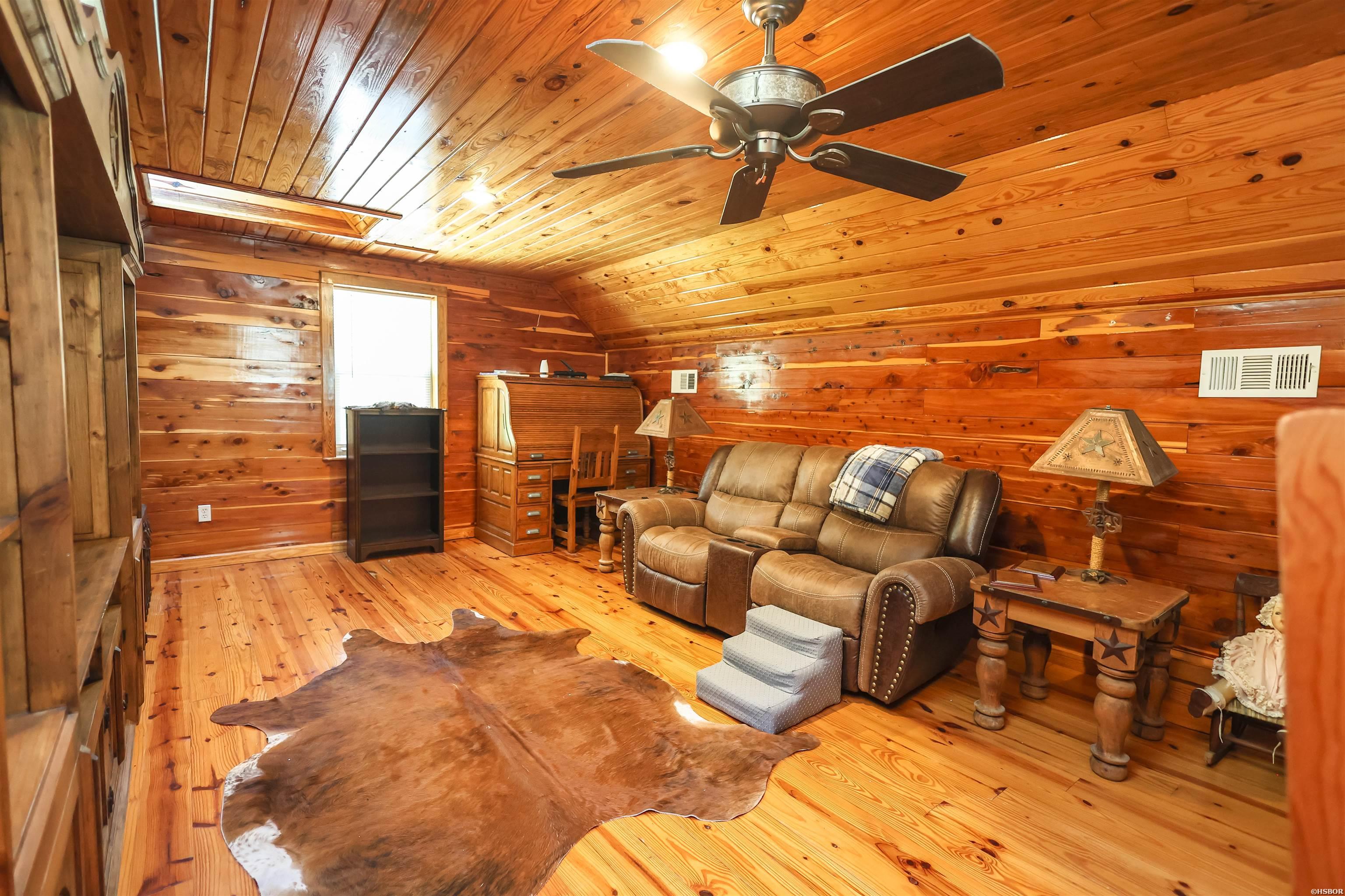 646 School Street Property Photo 21