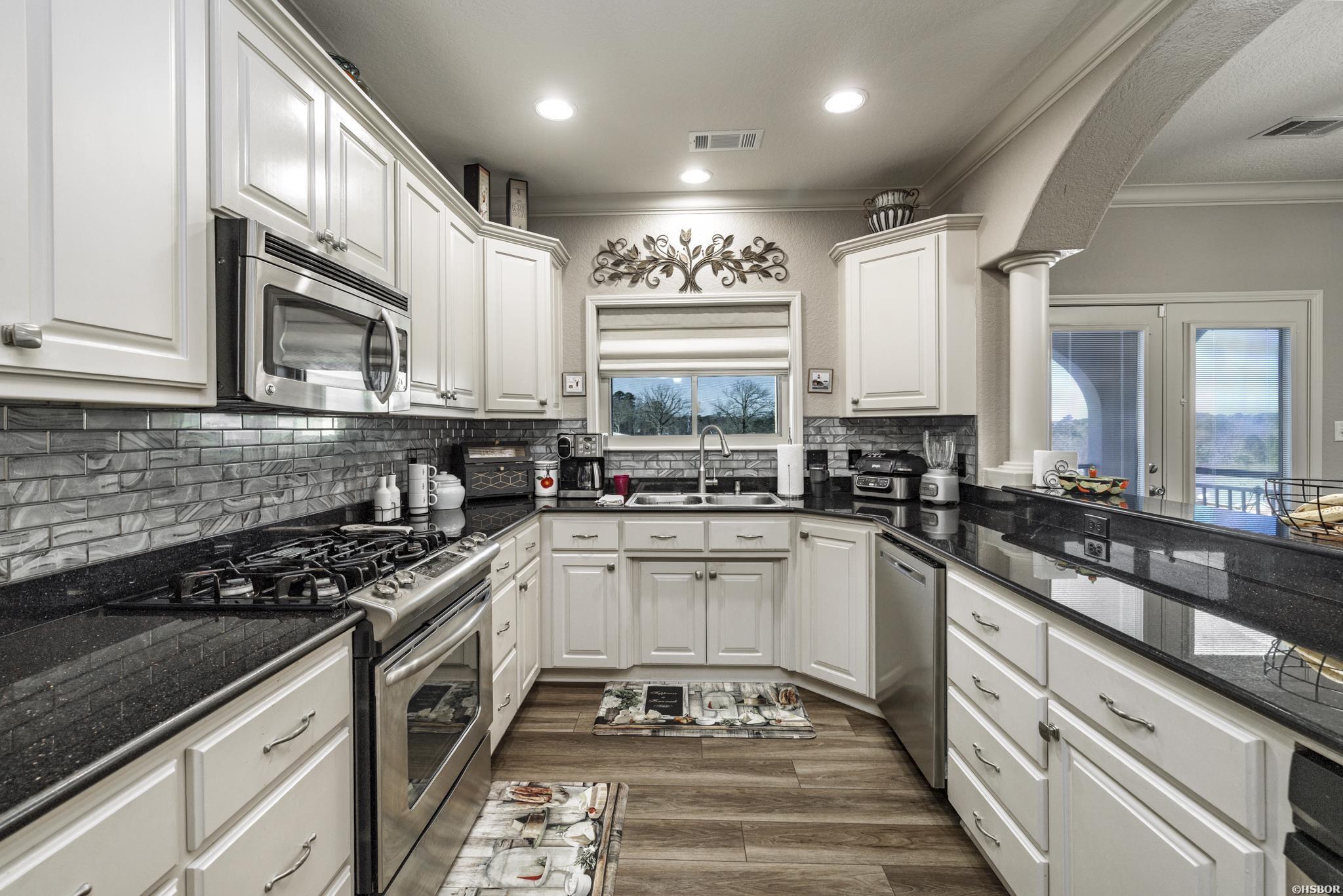 518 Amity Property Photo 3