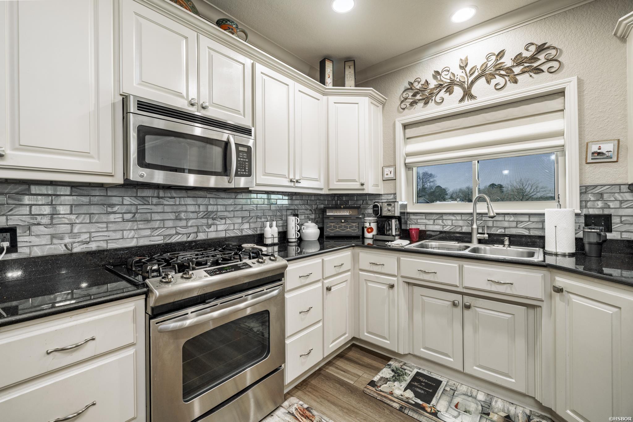 518 Amity Property Photo 4