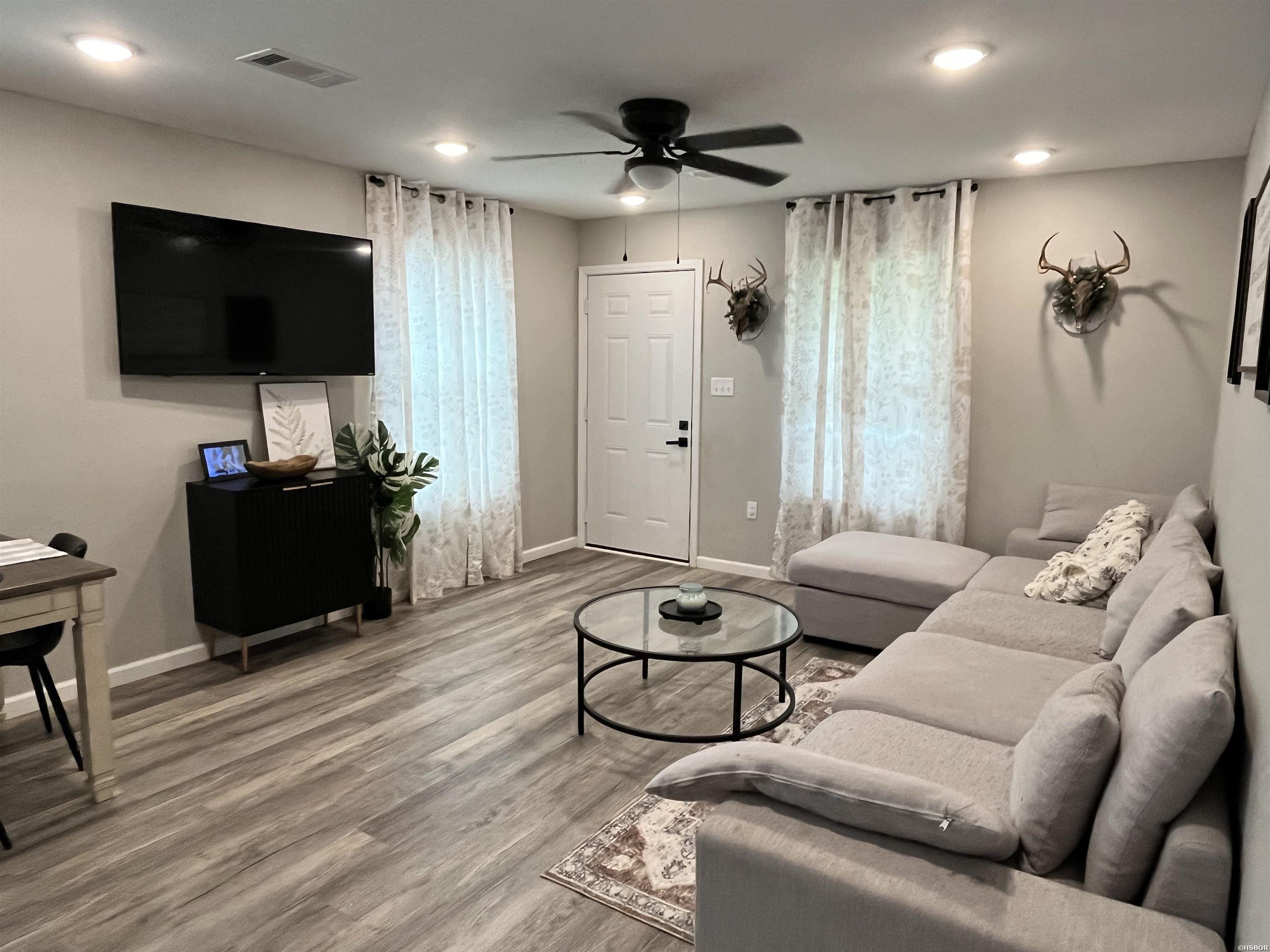 1733 Caddo Street Property Photo 3
