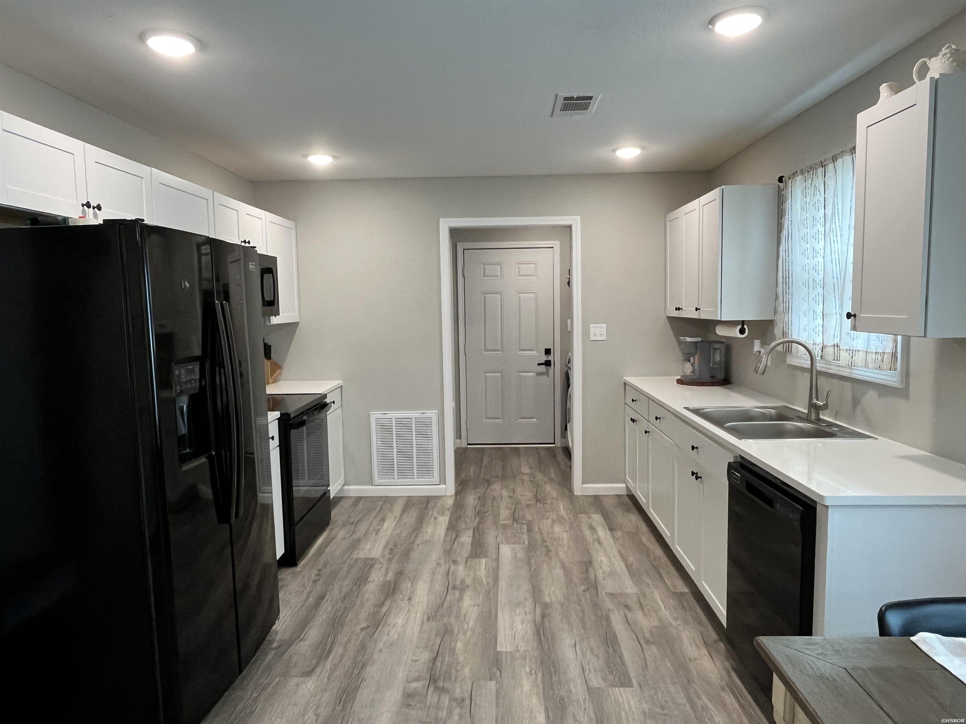 1733 Caddo Street Property Photo 5