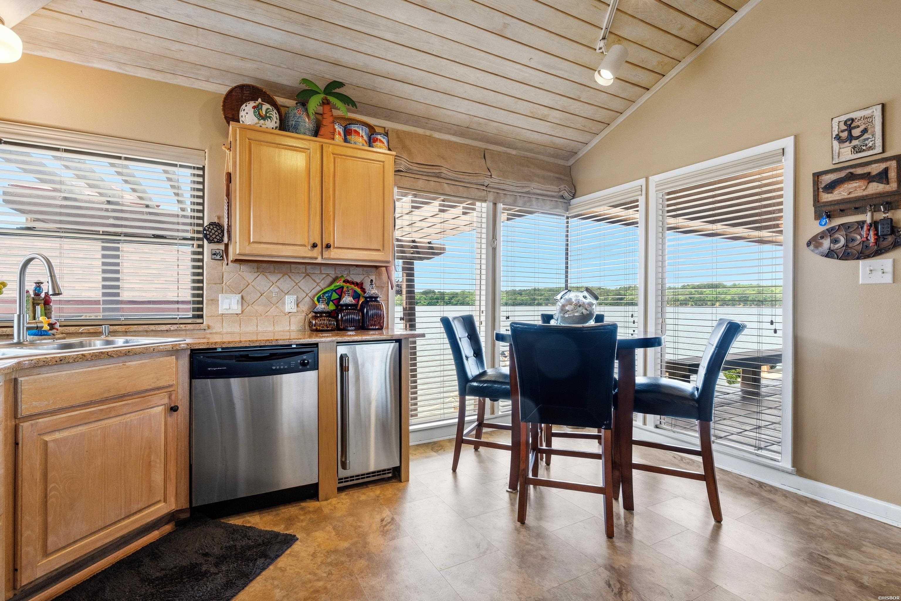 106 Farr Shores Bay Property Photo 7