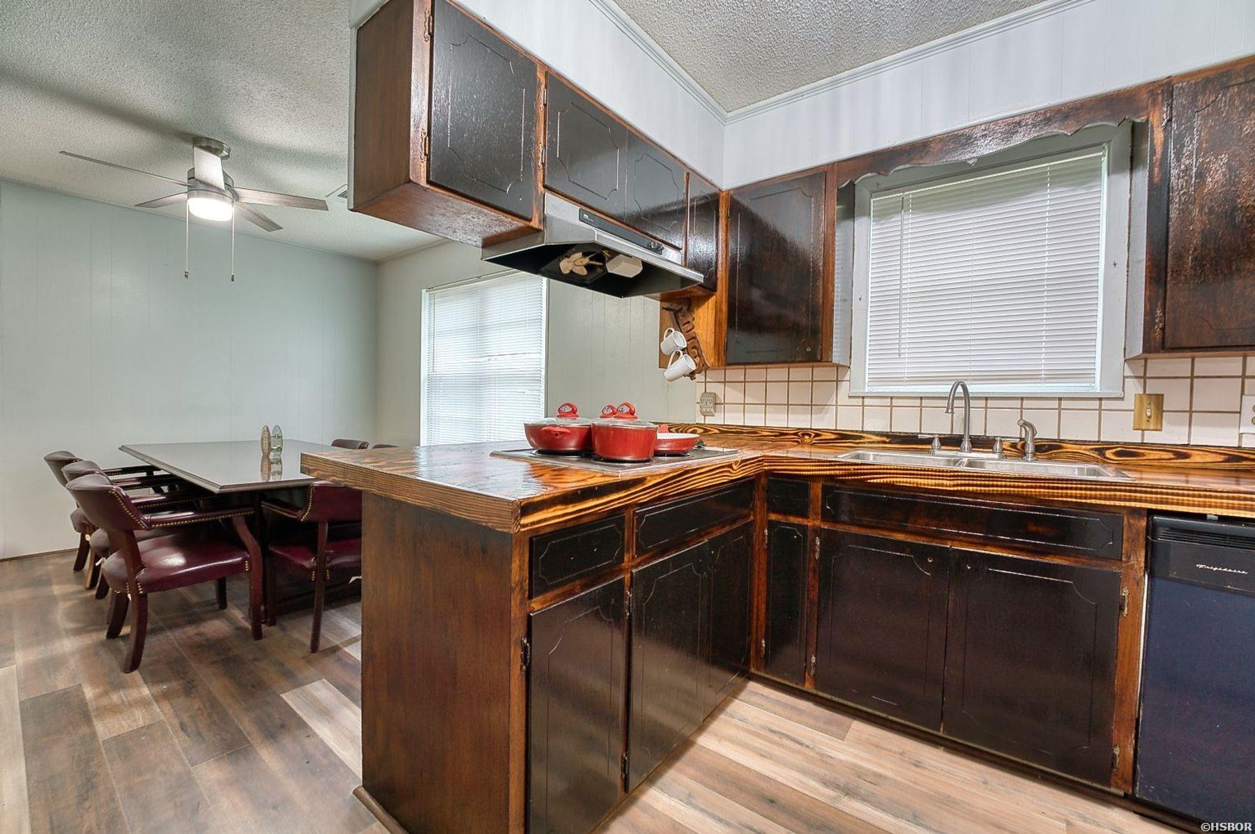 2702 Malvern Avenue Property Photo 9