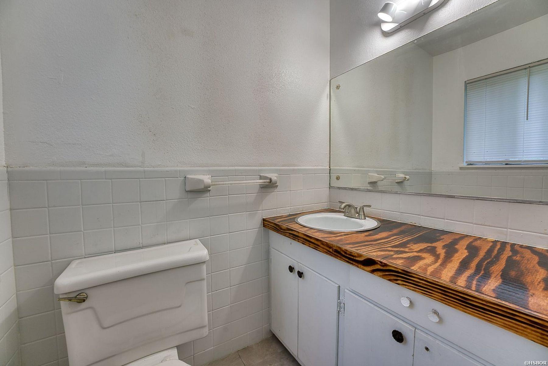 2702 Malvern Avenue Property Photo 24