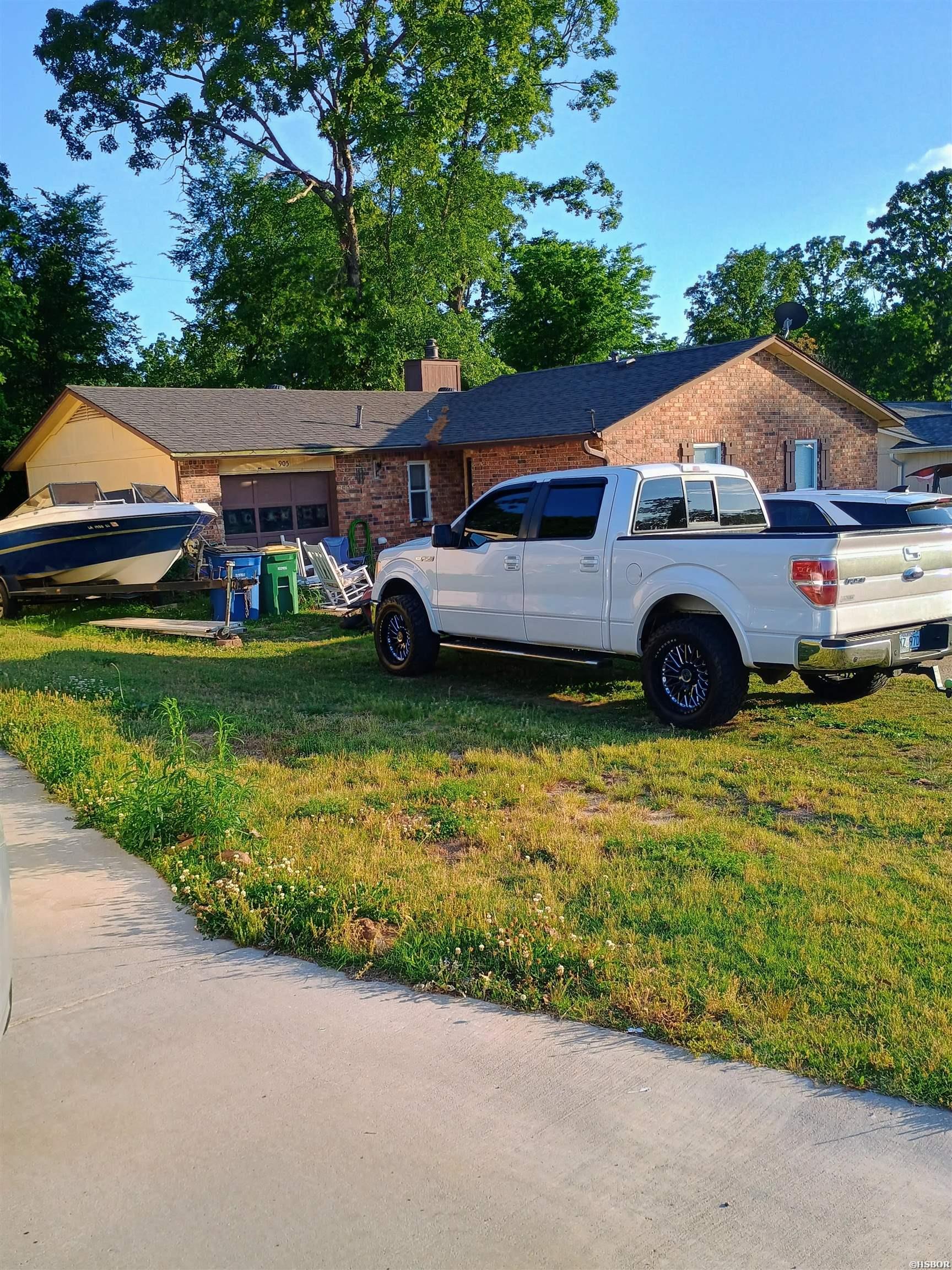 905 Nicole Drive Property Photo 3