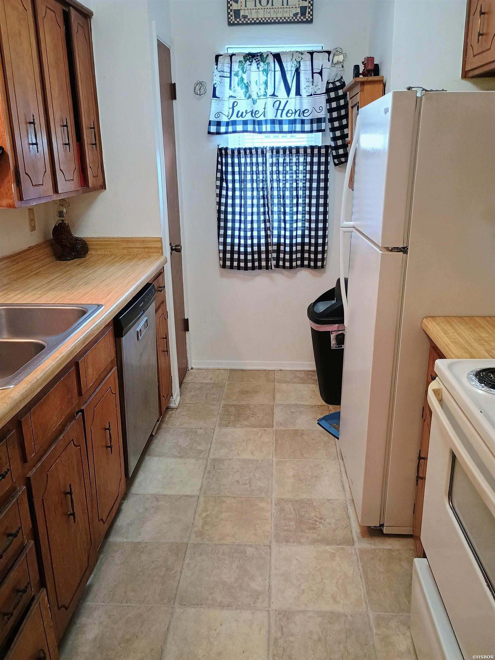 905 Nicole Drive Property Photo 9