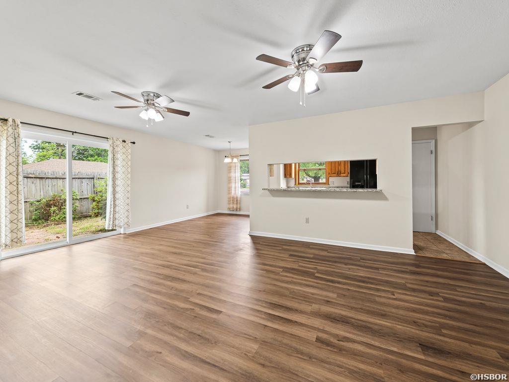 301 Hammond Property Photo 6