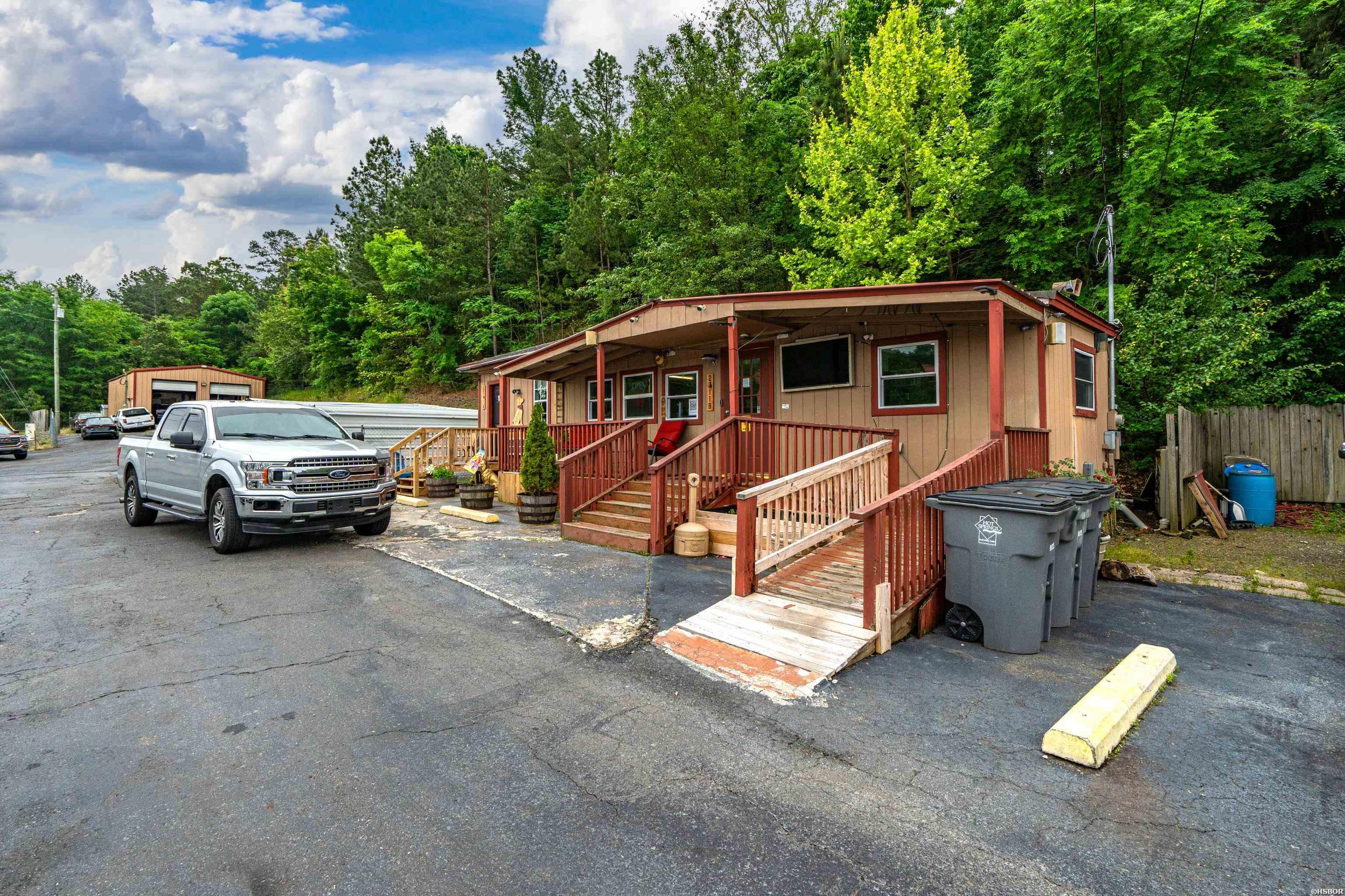 2711 Albert Pike Property Photo 13
