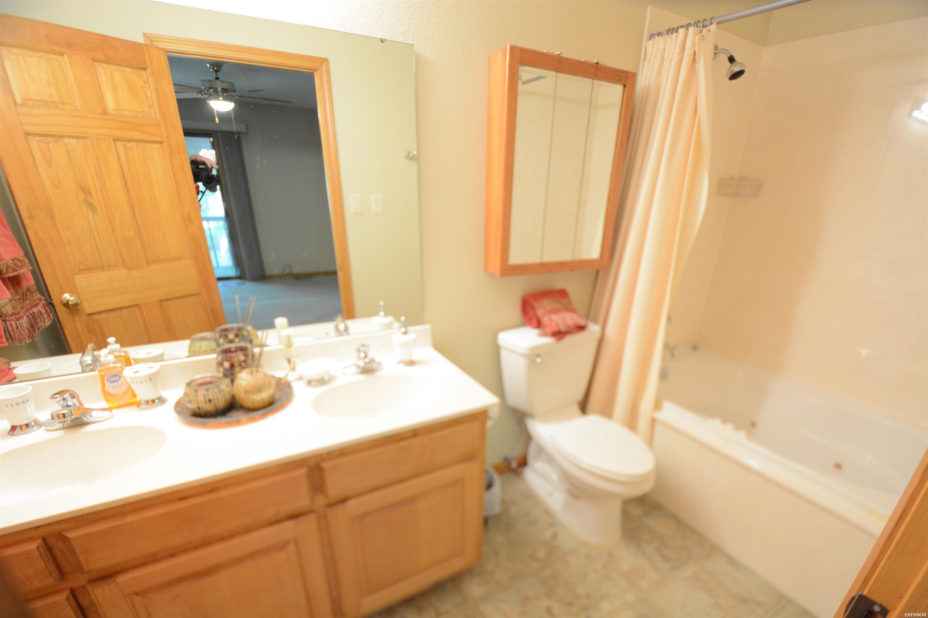 2315 Lakeshore Property Photo 17