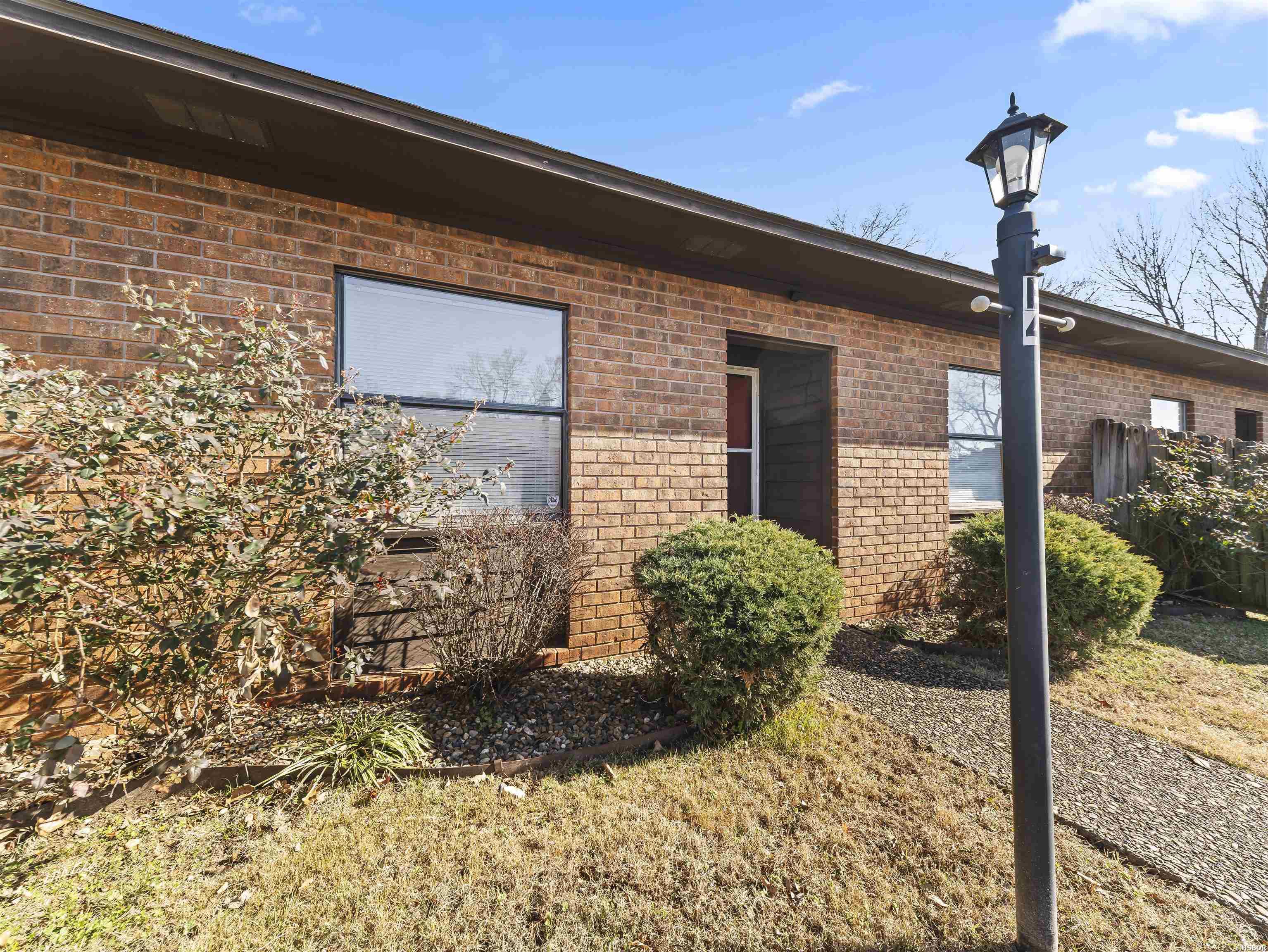 301 HAMMOND Property Photo 1