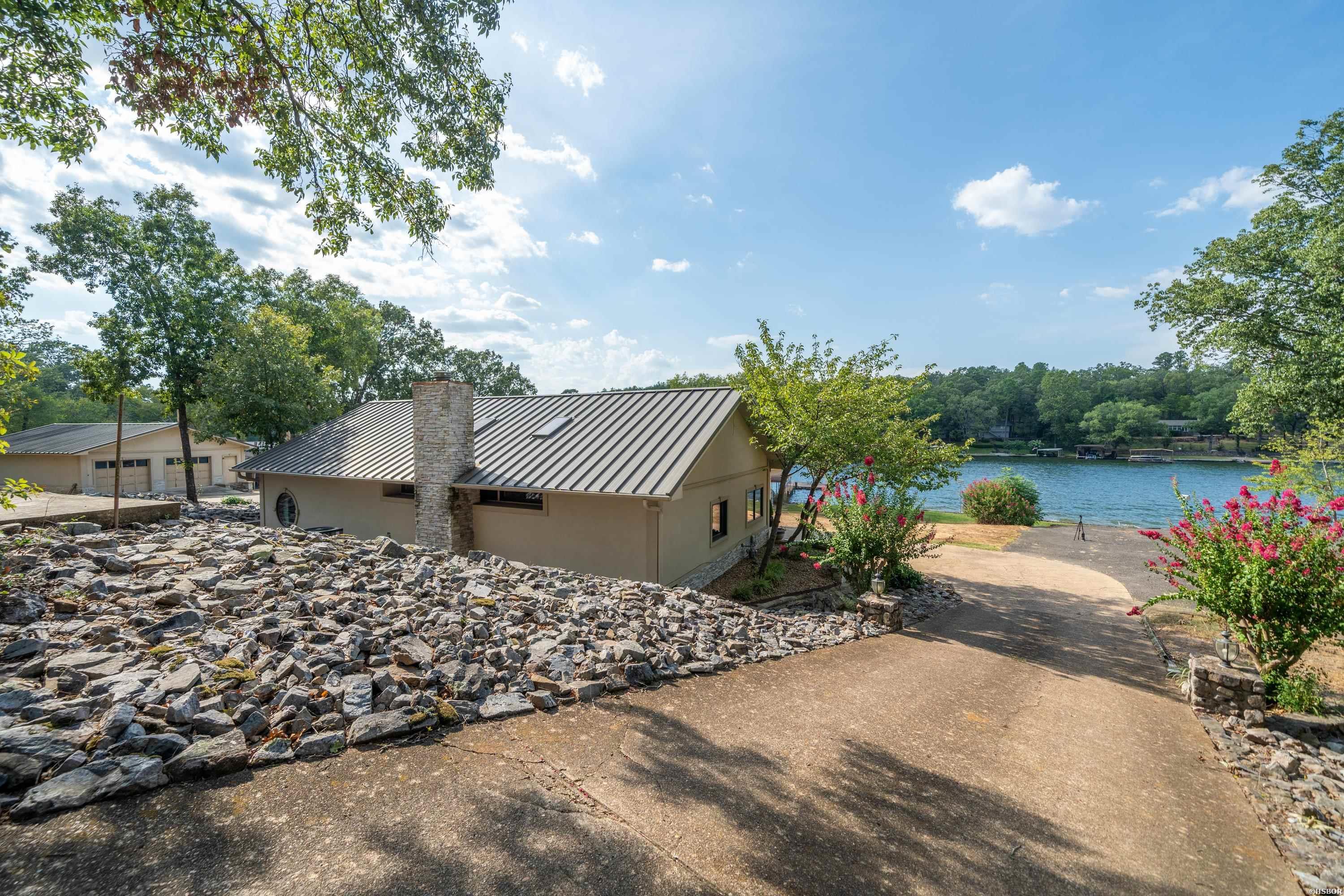 300 Pinehill Property Photo 17
