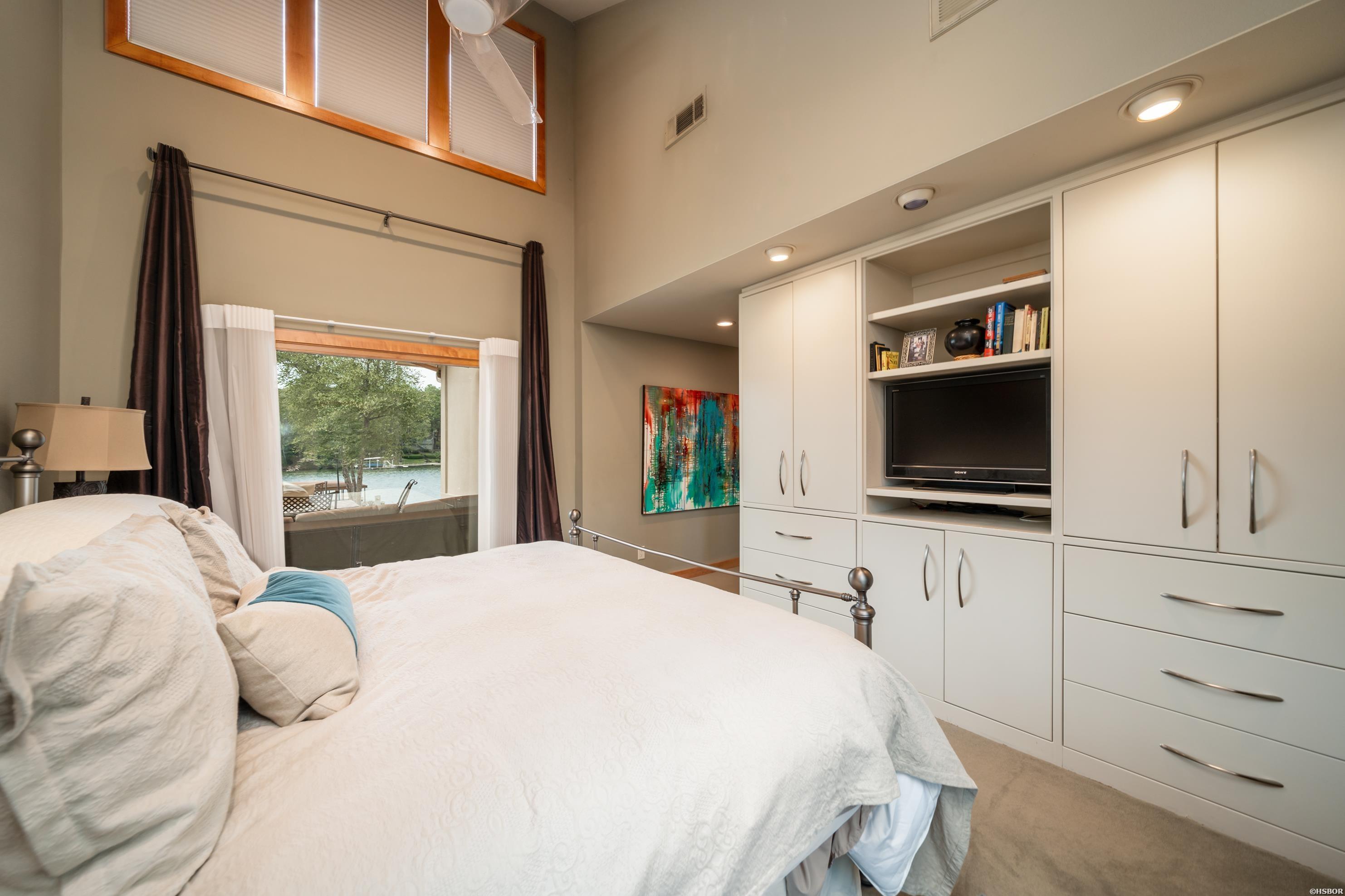 300 Pinehill Property Photo 29