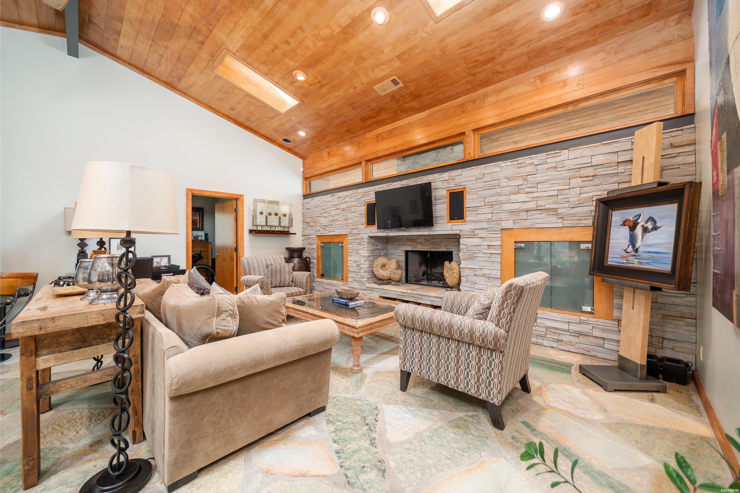 300 Pinehill Property Photo 35