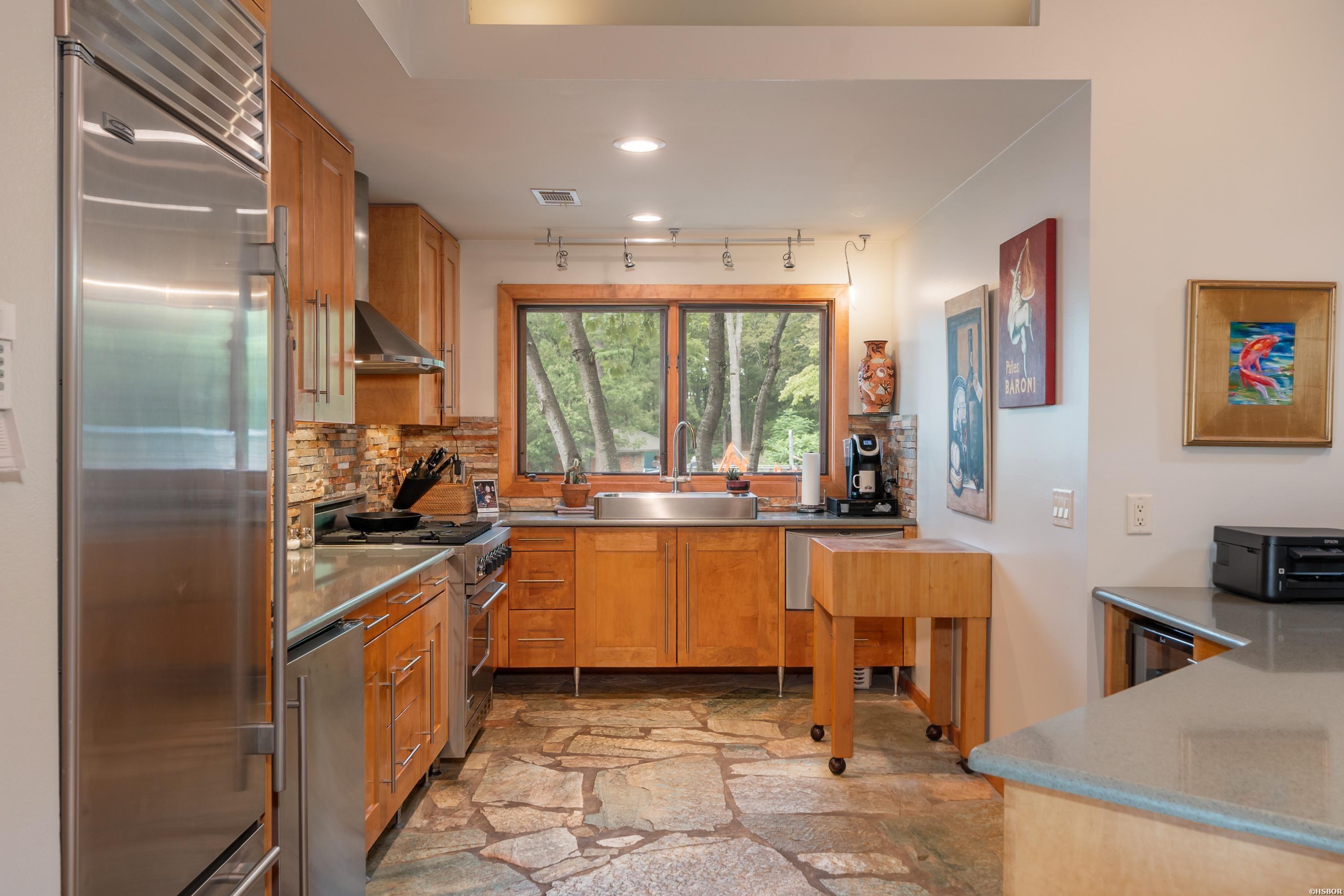 300 Pinehill Property Photo 41