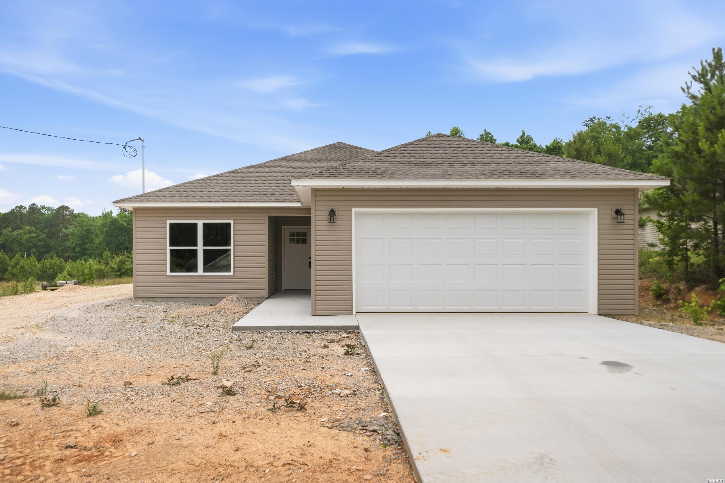 112 LANCE Property Photo 1