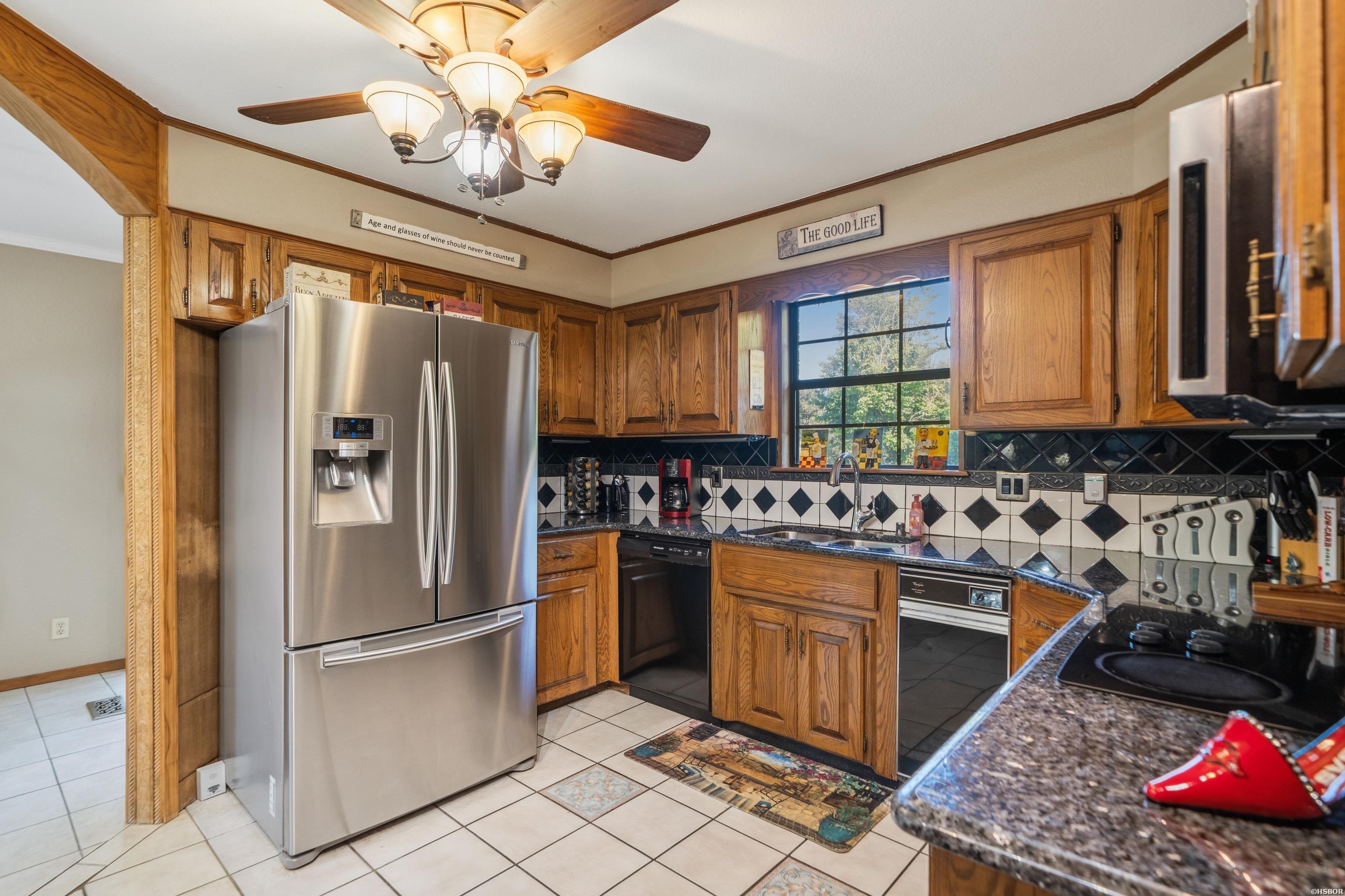 2311 Lakeshore Drive Property Photo 15