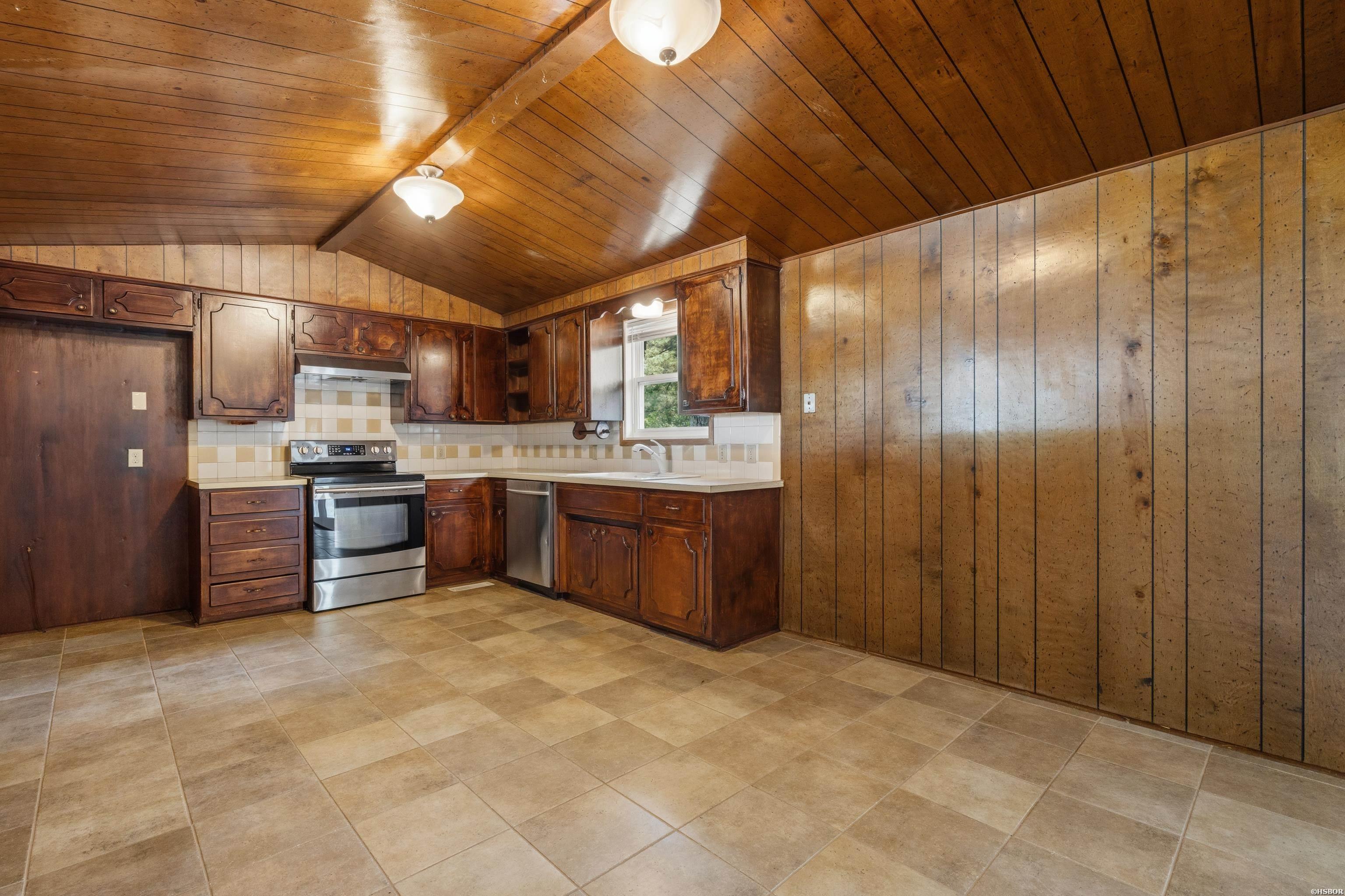 325 Cain Property Photo 11