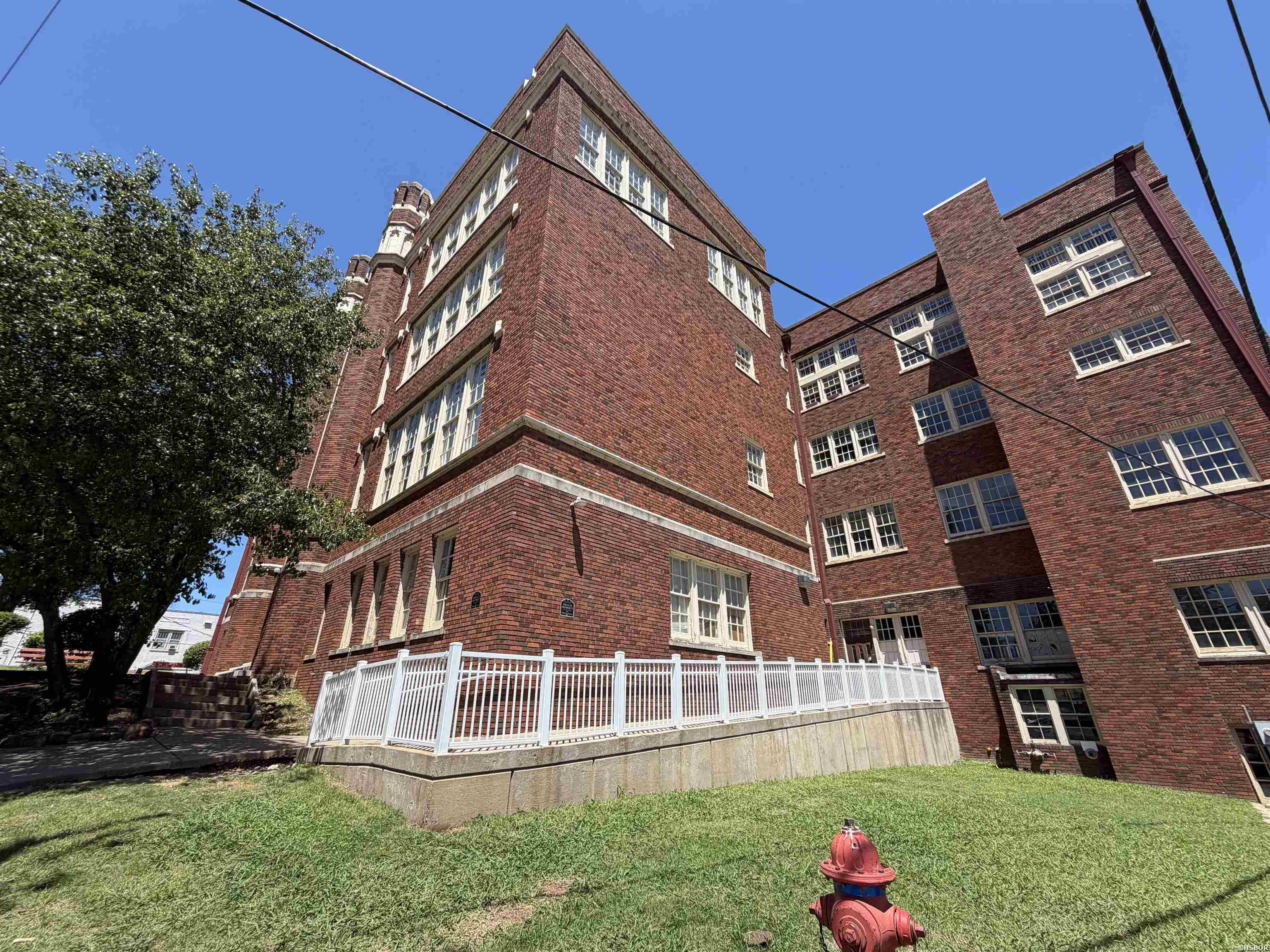 125 Oak Street Property Photo 4