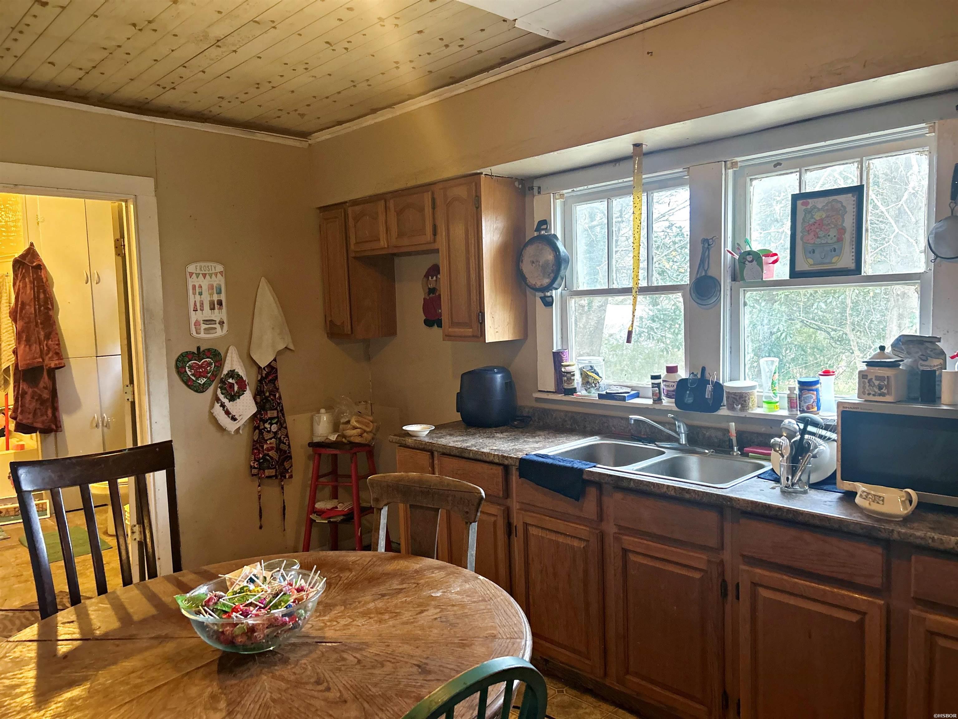 390 Curtis Road Property Photo 8
