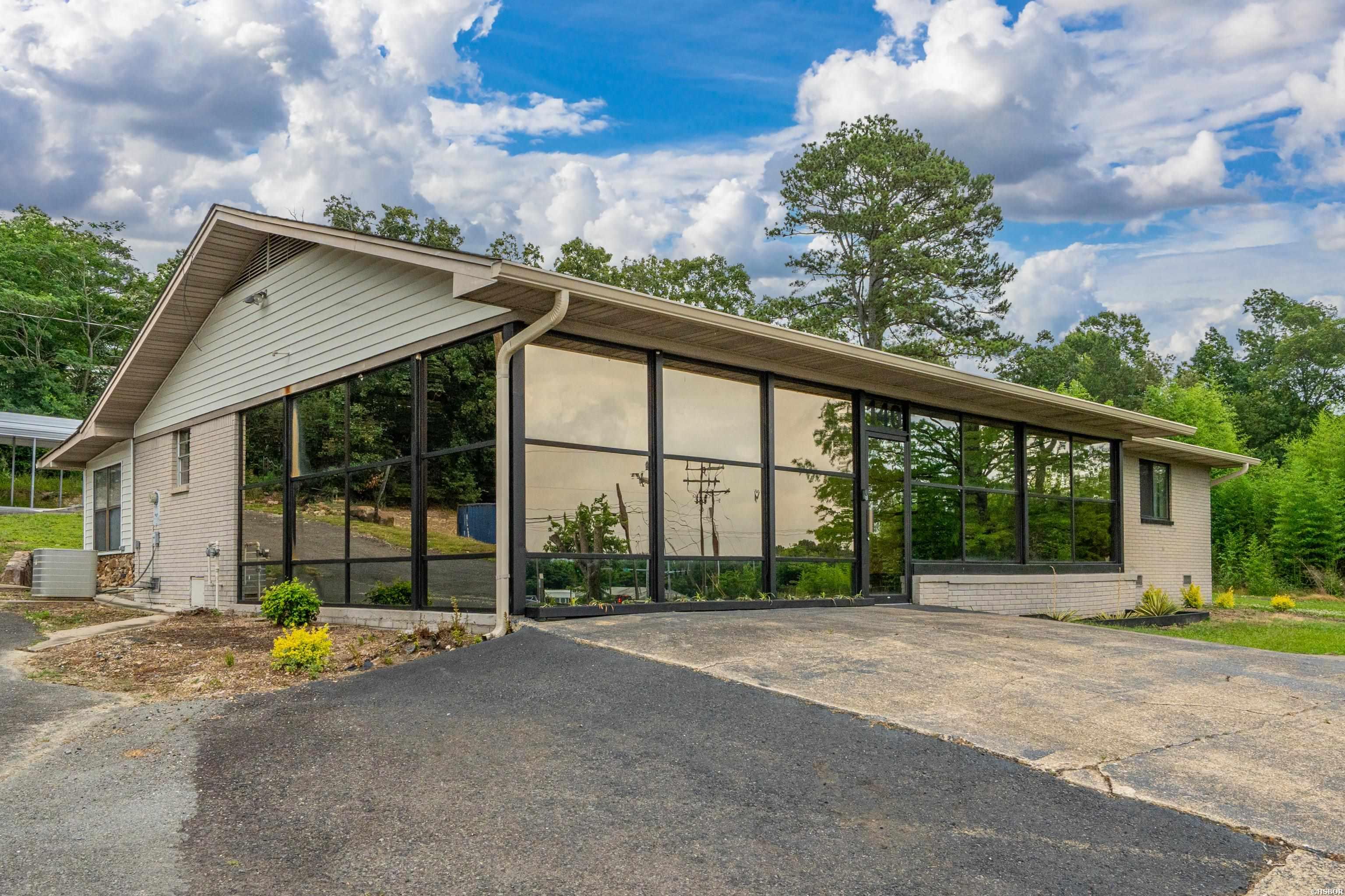 140 Amity Road Property Photo 4