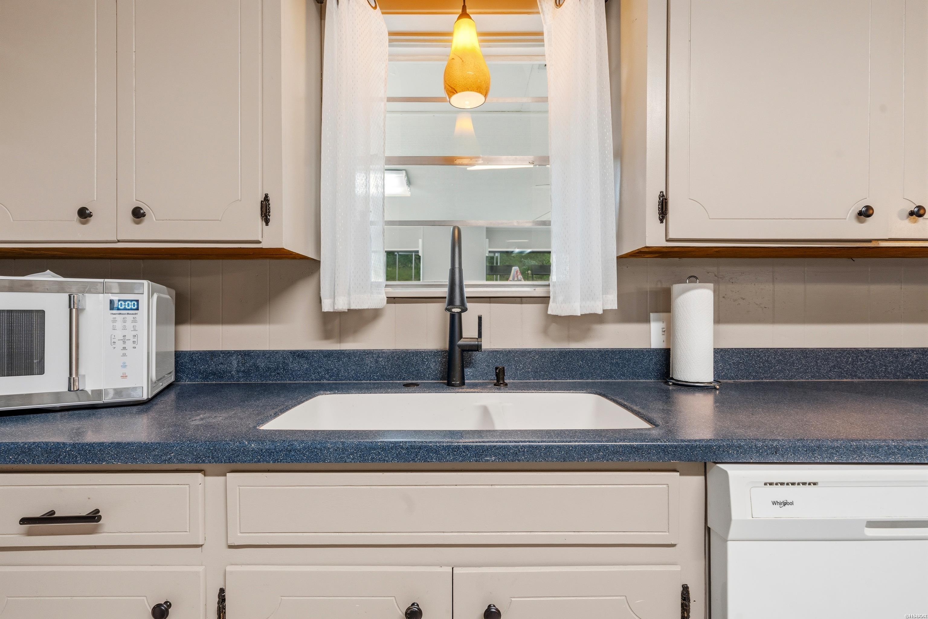140 Amity Road Property Photo 16