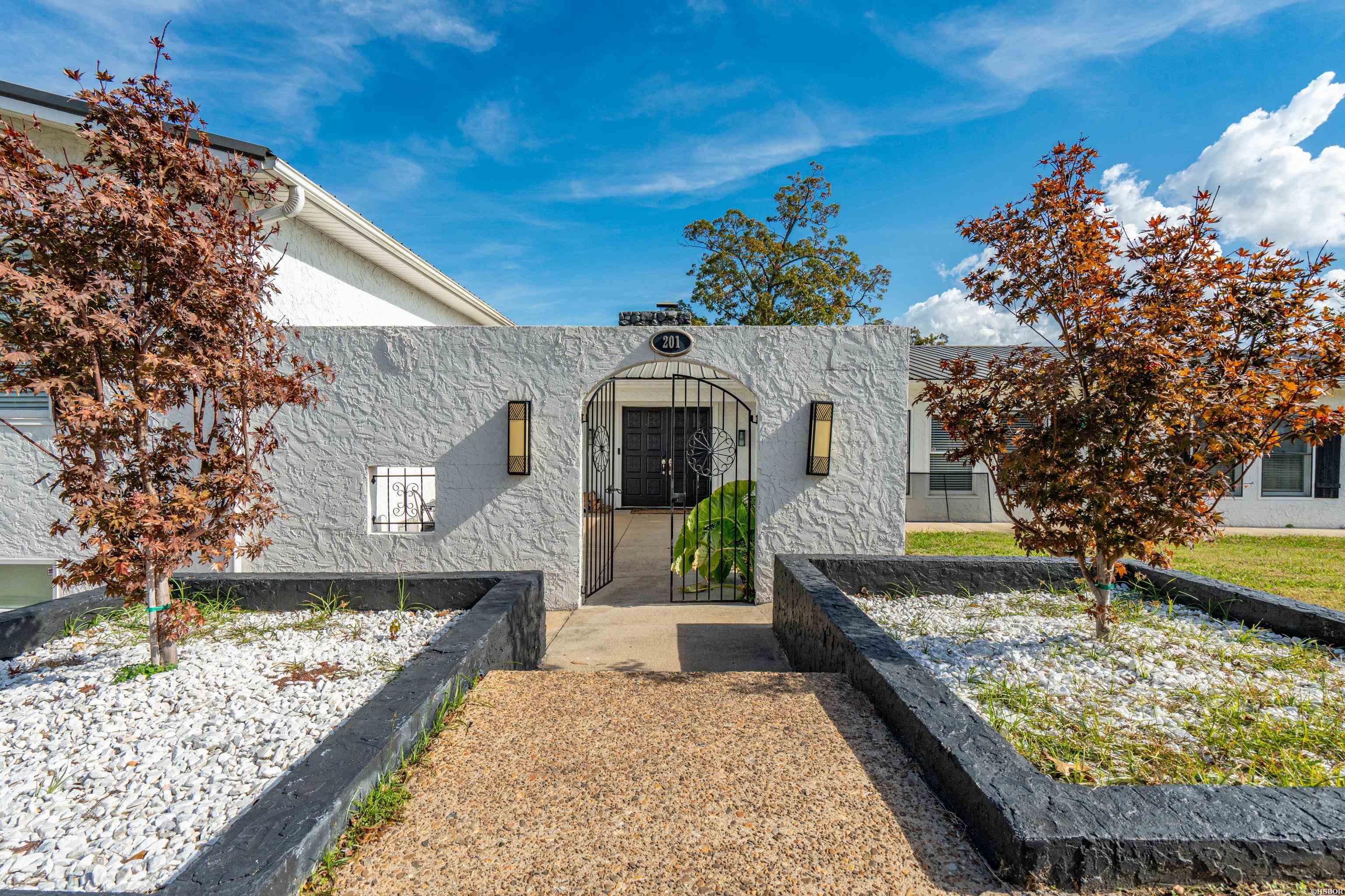 201 Aberina Street Property Photo 3