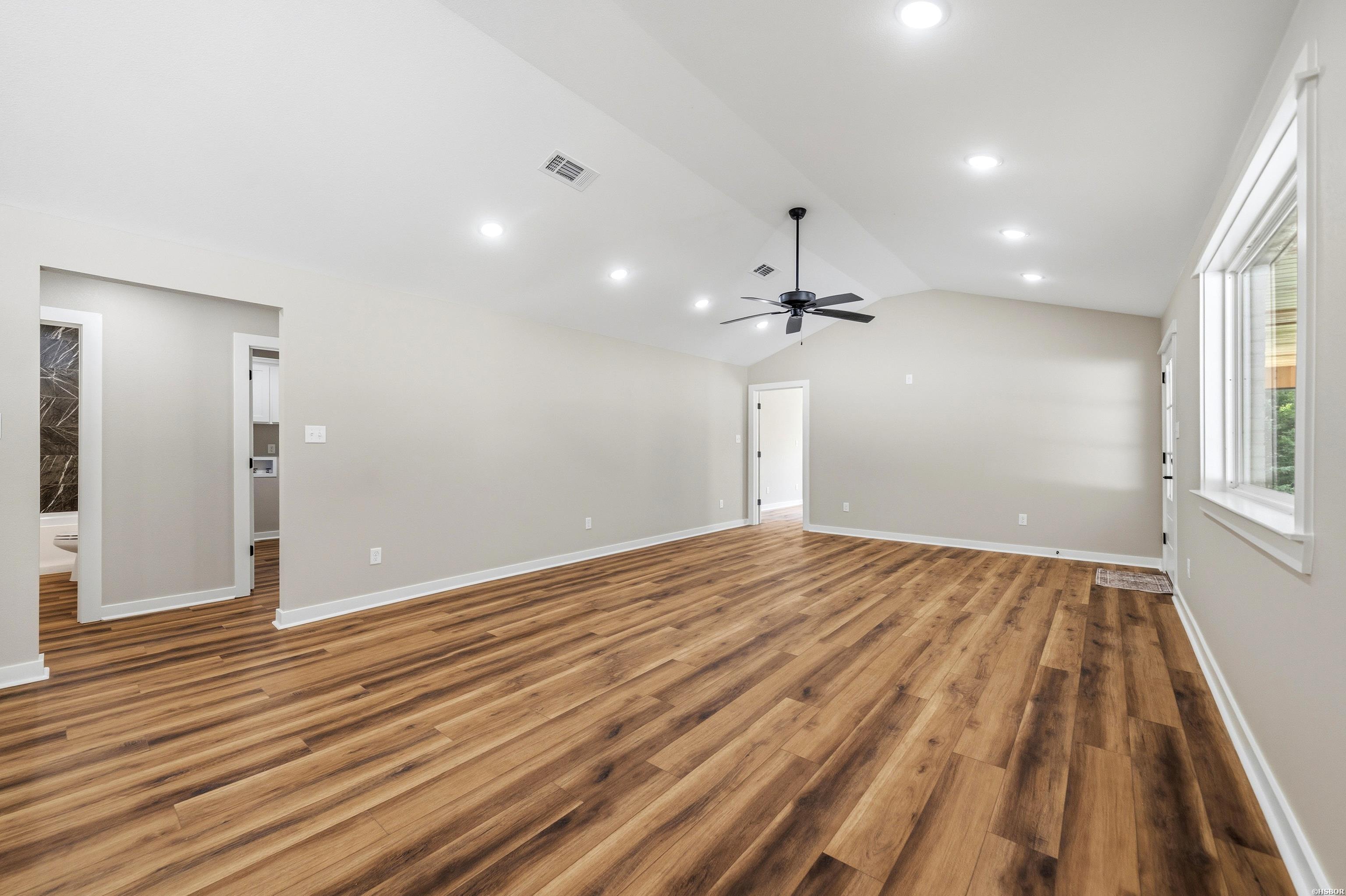 130 Jay Loop Property Photo 8